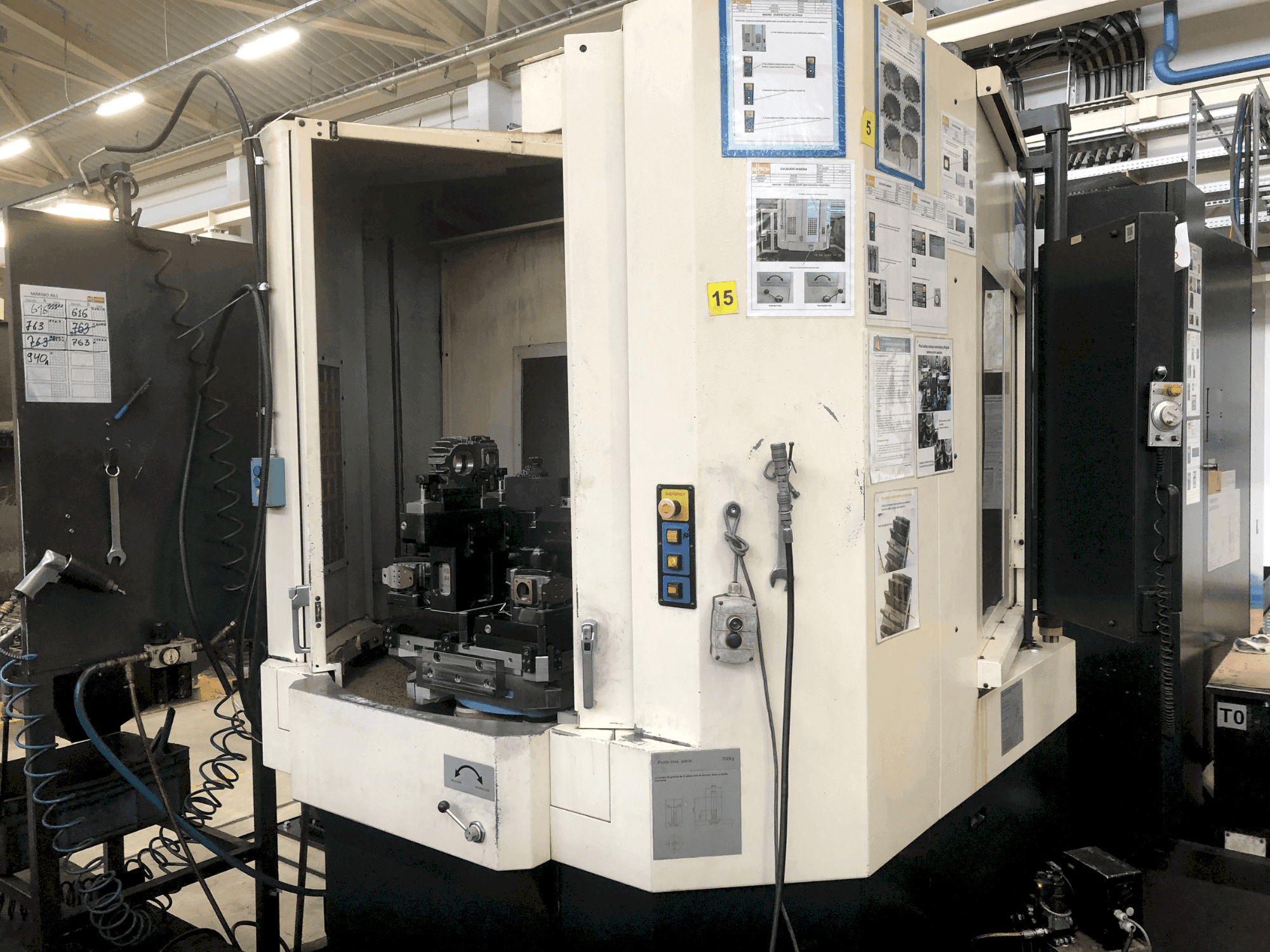 Vooraanzicht van Makino a61-5XR machine