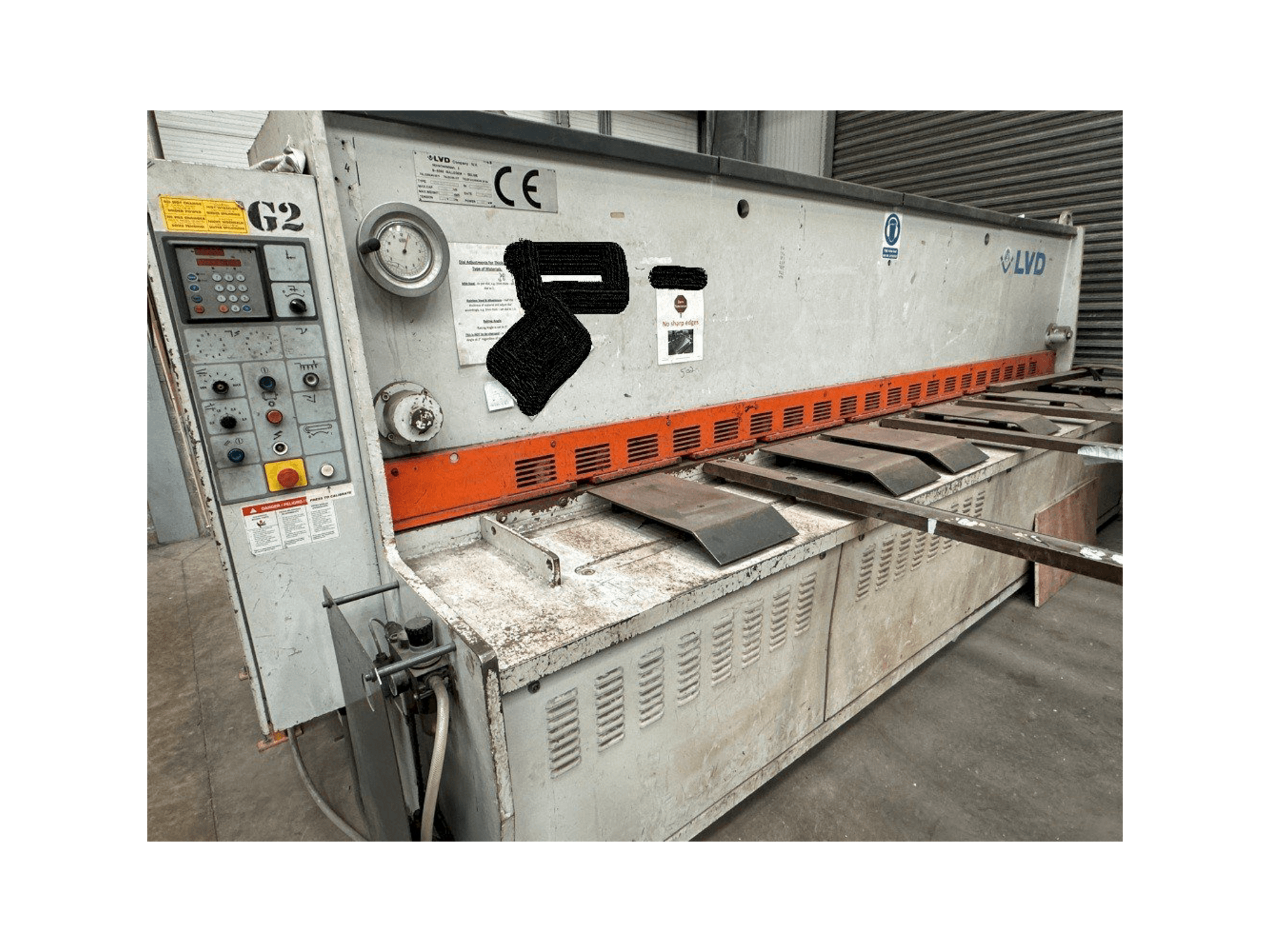 Vooraanzicht van LVD HST-C 40/6 machine