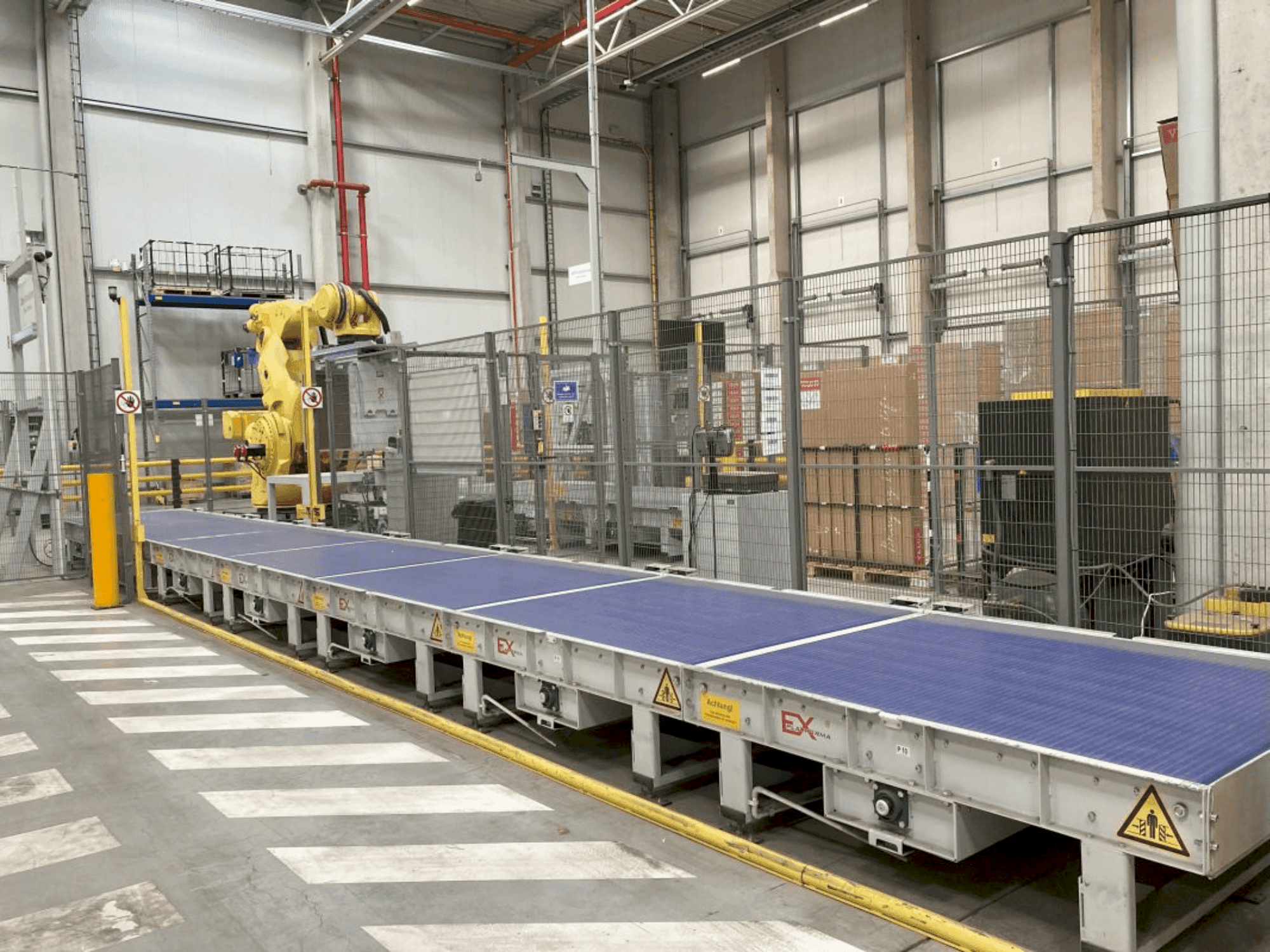 Vooraanzicht van FANUC M-2000iA/1700L machine