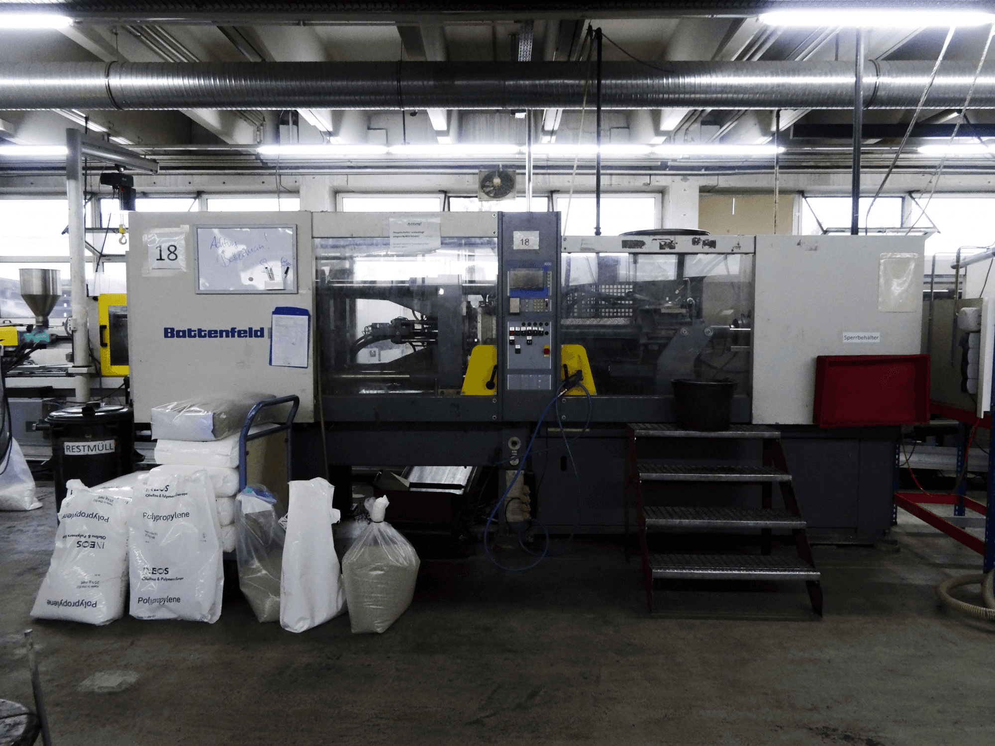 Vooraanzicht van Battenfeld BA 1500/630 BK machine