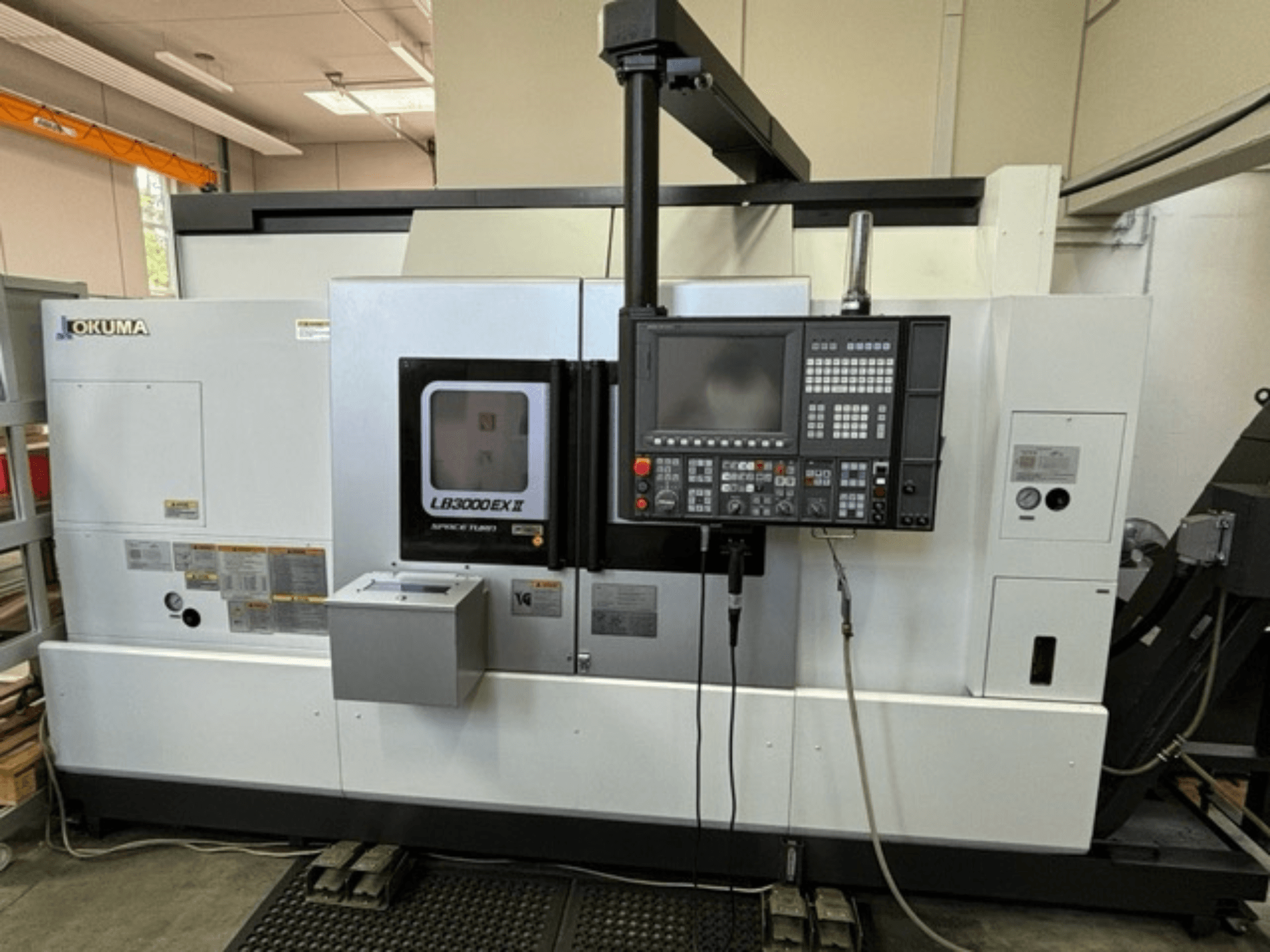 Okuma LB 3000 EXII horizontale draaimachine, vooraanzicht met bedieningspaneel en bedieningsfuncties.