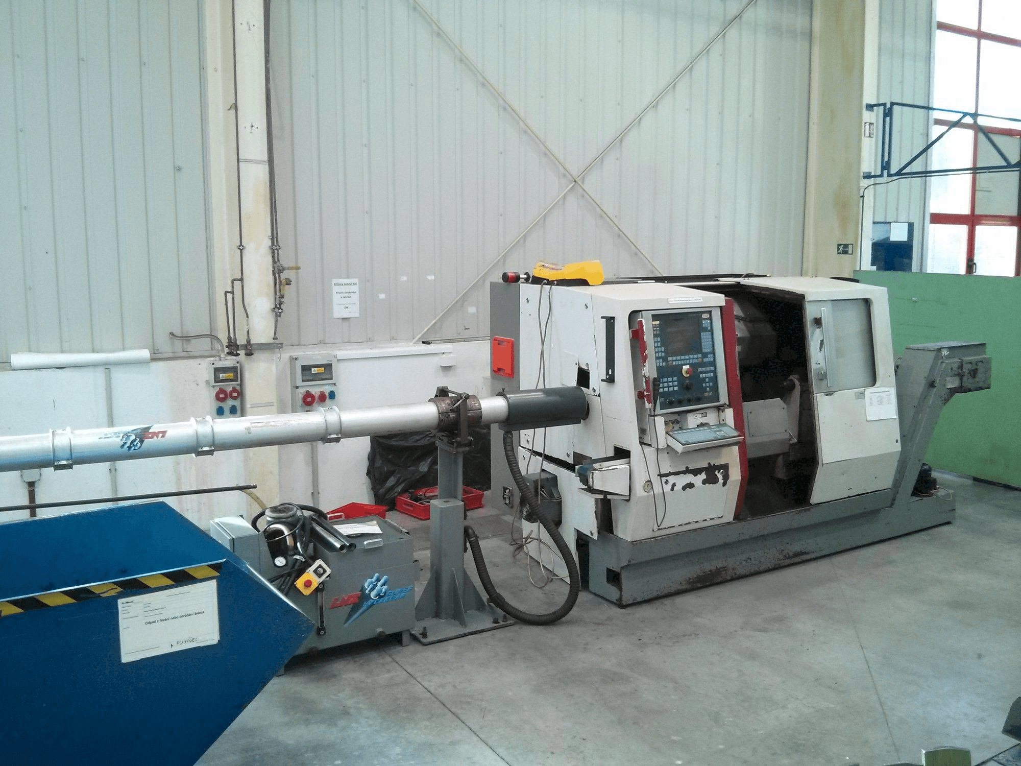 Vooraanzicht van TRAUB TNA 300 machine