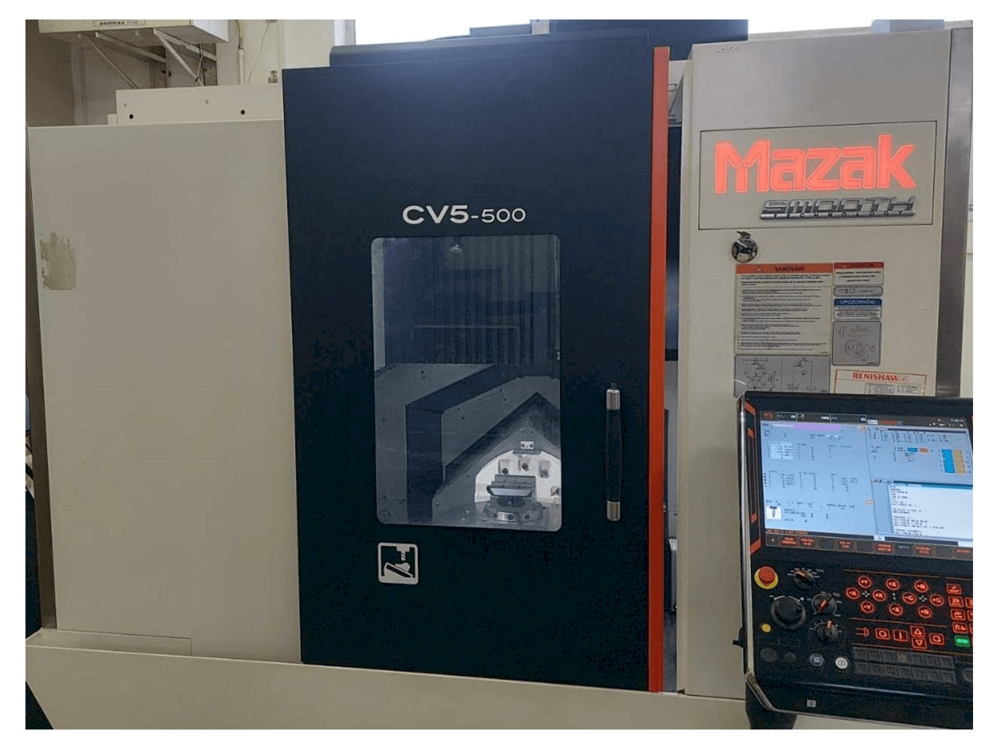 Vooraanzicht van Mazak CV5-500 machine