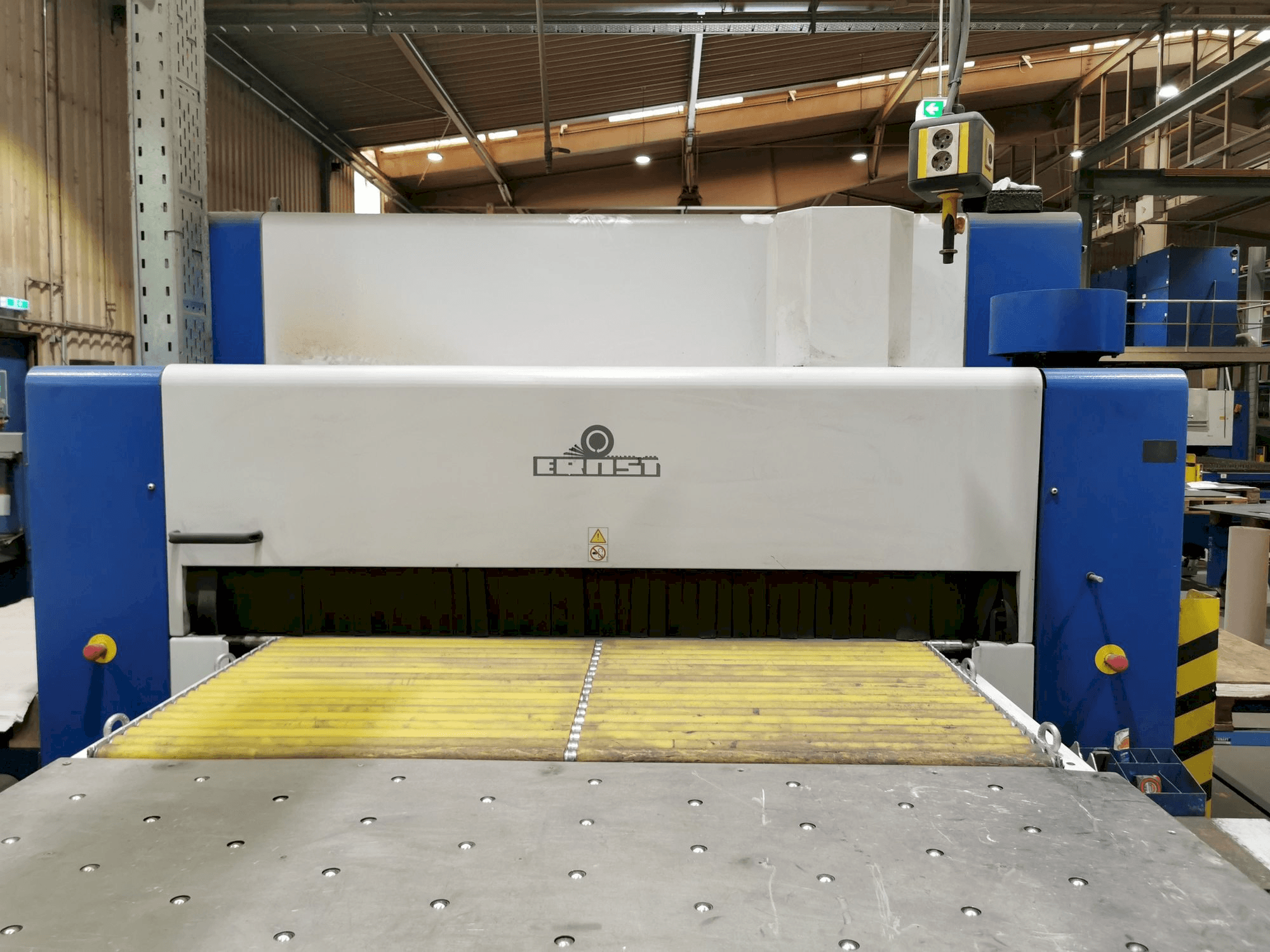 Vooraanzicht van ERNST Neptun EBS machine