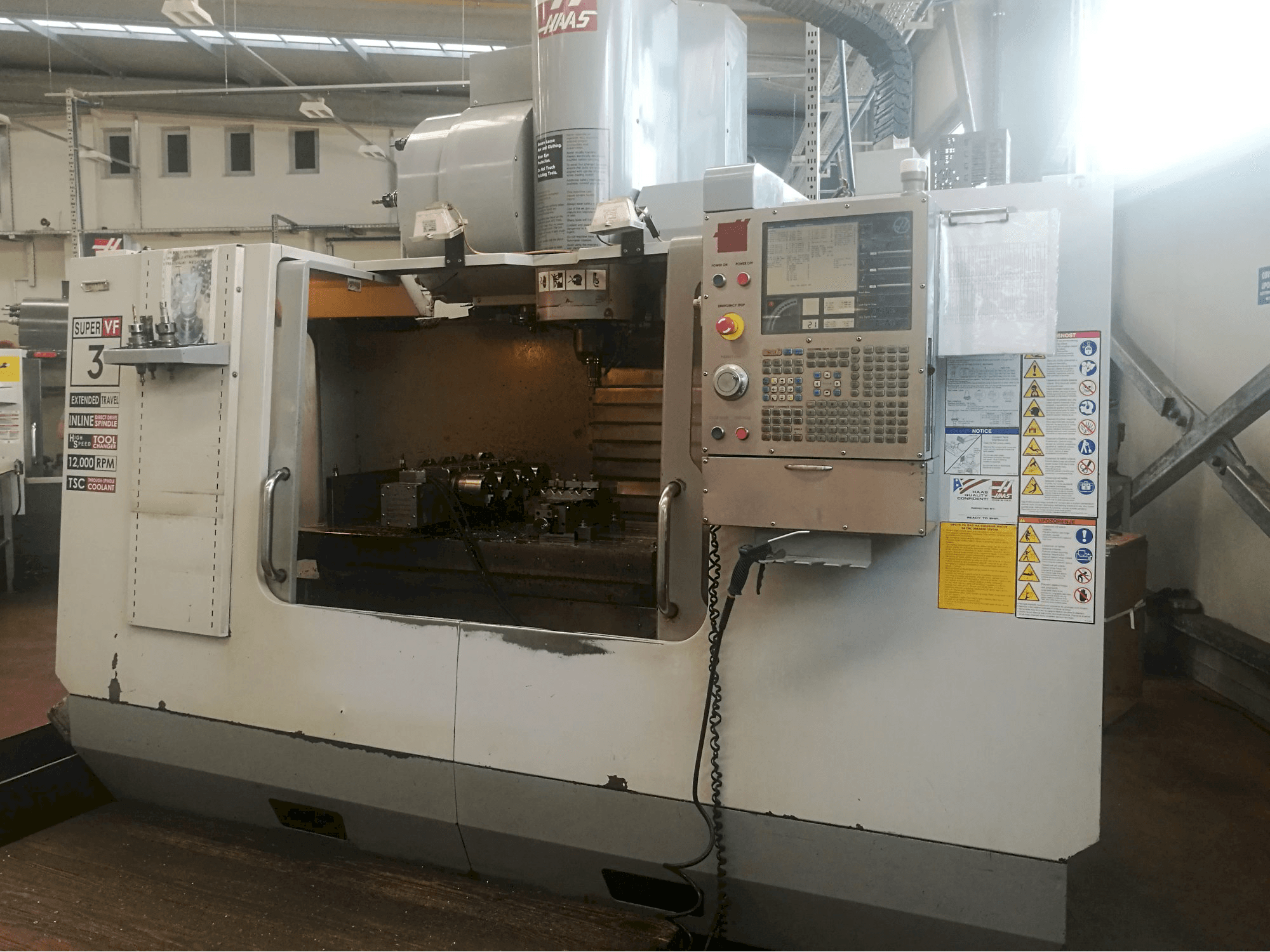 Vooraanzicht van HAAS VF-3SSYTHE machine