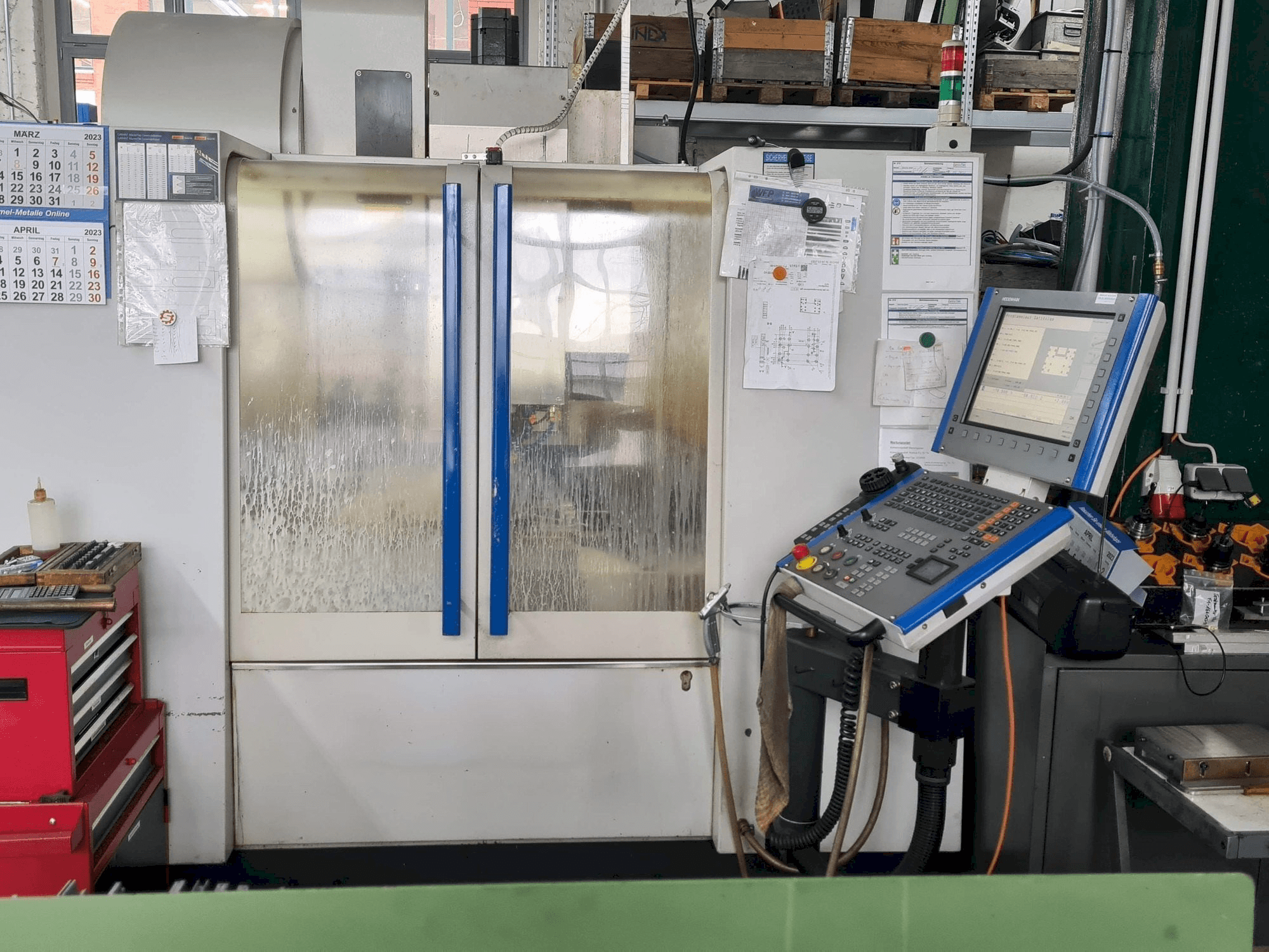 Vooraanzicht van MIKRON VCE600 Pro machine