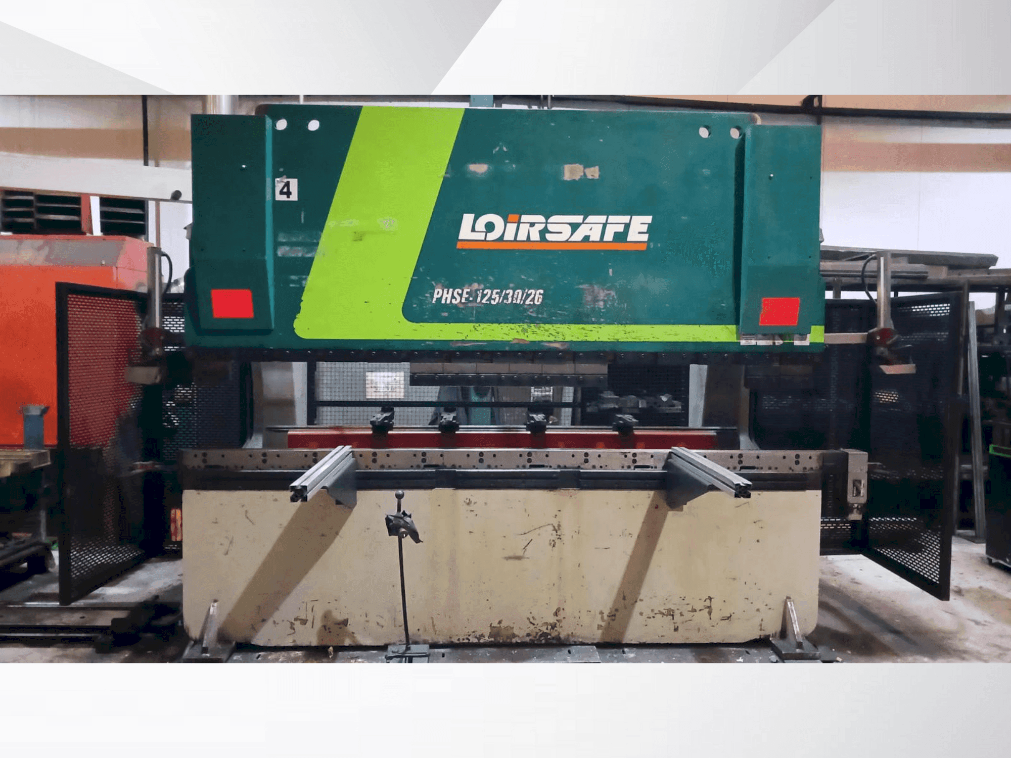 Vooraanzicht van LOIRE SAFE PHSE-125/30/26 machine