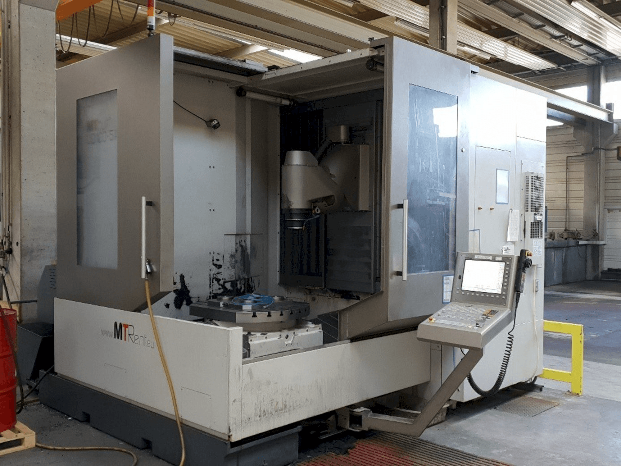 Vooraanzicht van MTcut UD100H-5ASi machine
