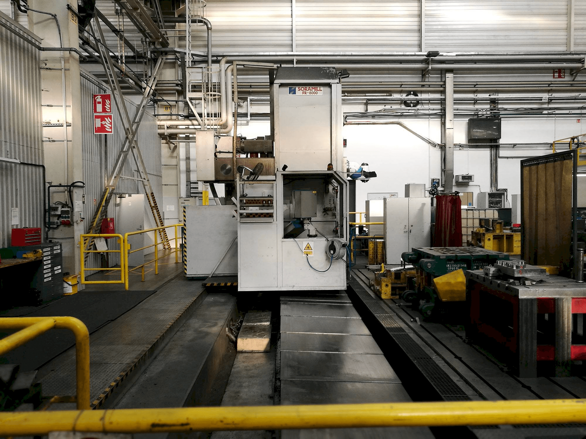 Vooraanzicht van Soraluce FR-8000 machine