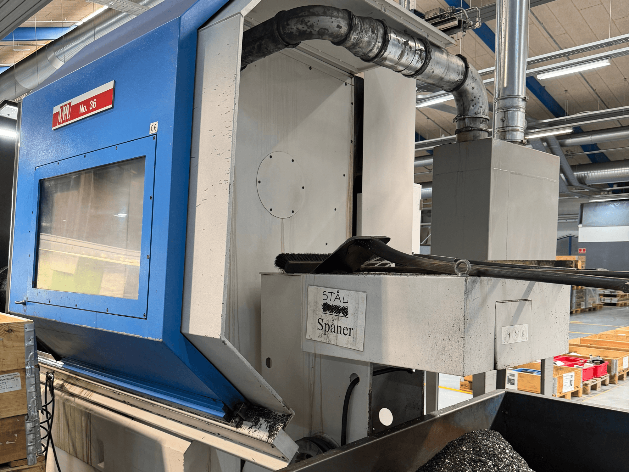 Horizontale draaimachine, BOEHRINGER VDF 400 CM, zijaanzicht met bedieningspaneel en materiaalopvang.