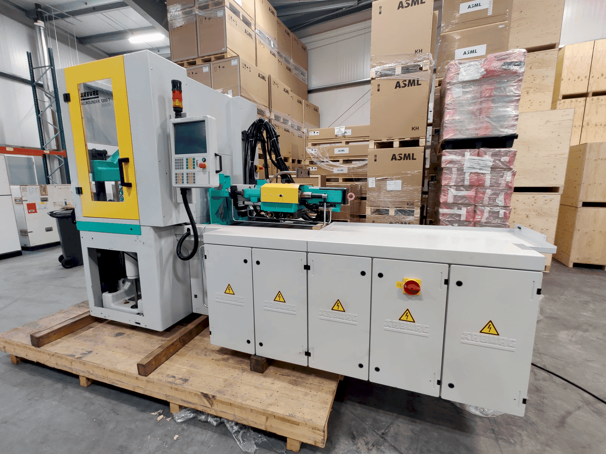 Vooraanzicht van Arburg ALLROUNDER 1200 T 800-70 machine