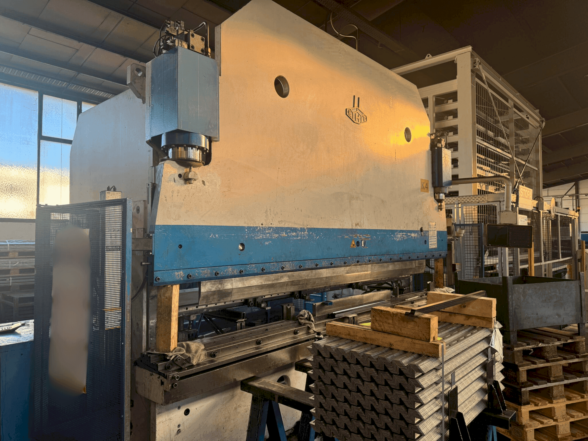 Vooraanzicht van EHT EHPS 15-40 machine