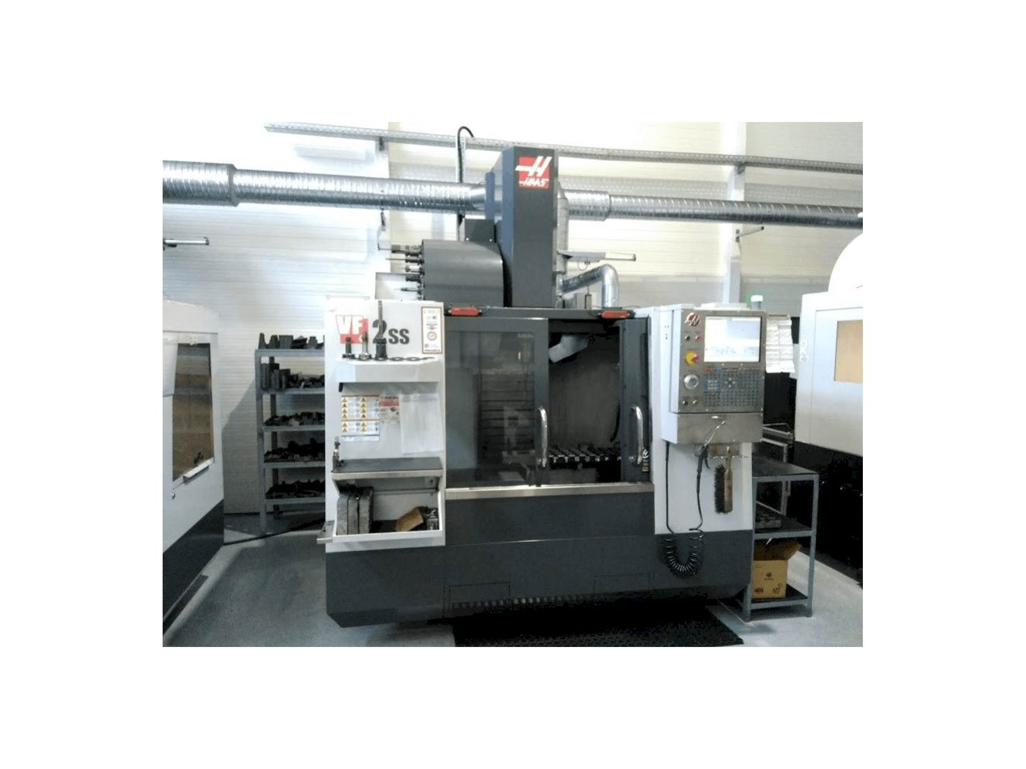 Vooraanzicht van HAAS VF2 SS machine