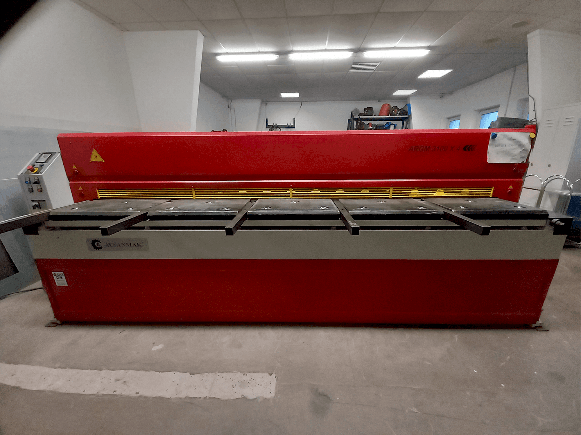 Vooraanzicht van AYSANMAK ARGM 3100 x 4 machine