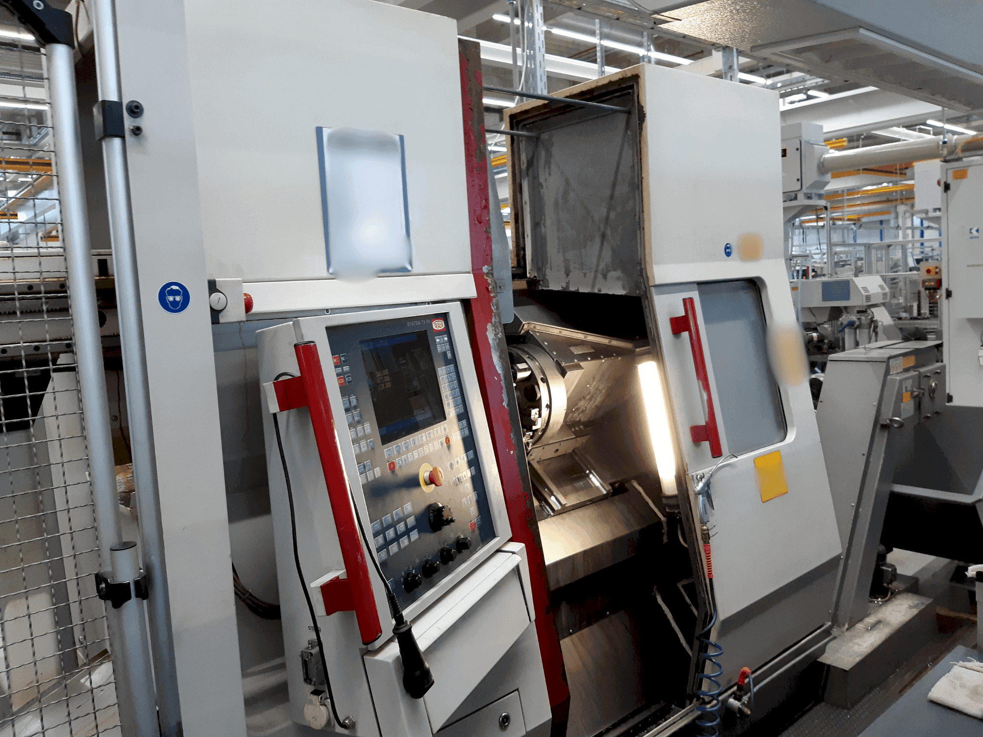 Vooraanzicht van TRAUB TNA 300 machine