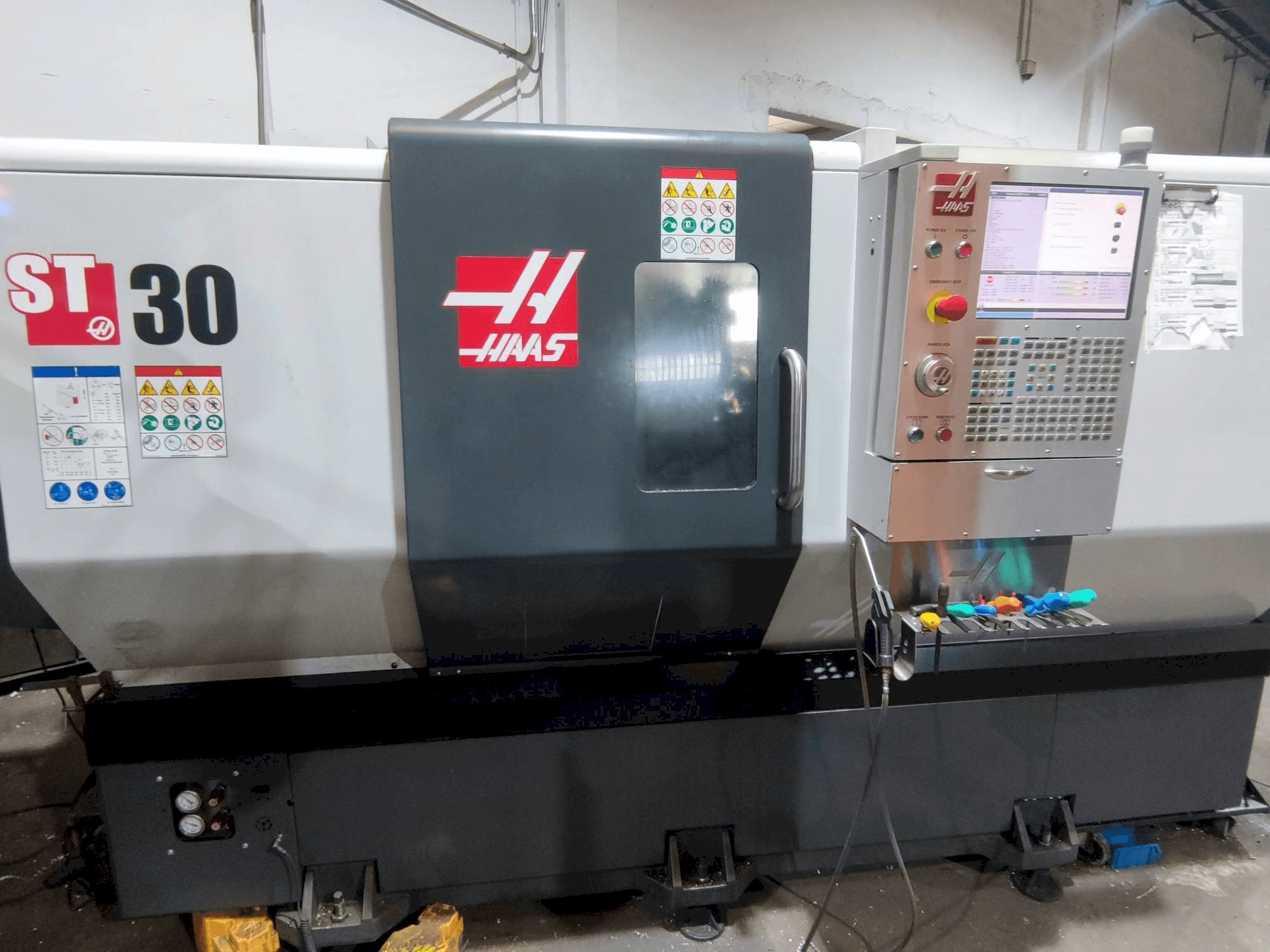 Vooraanzicht van HAAS ST-30 machine