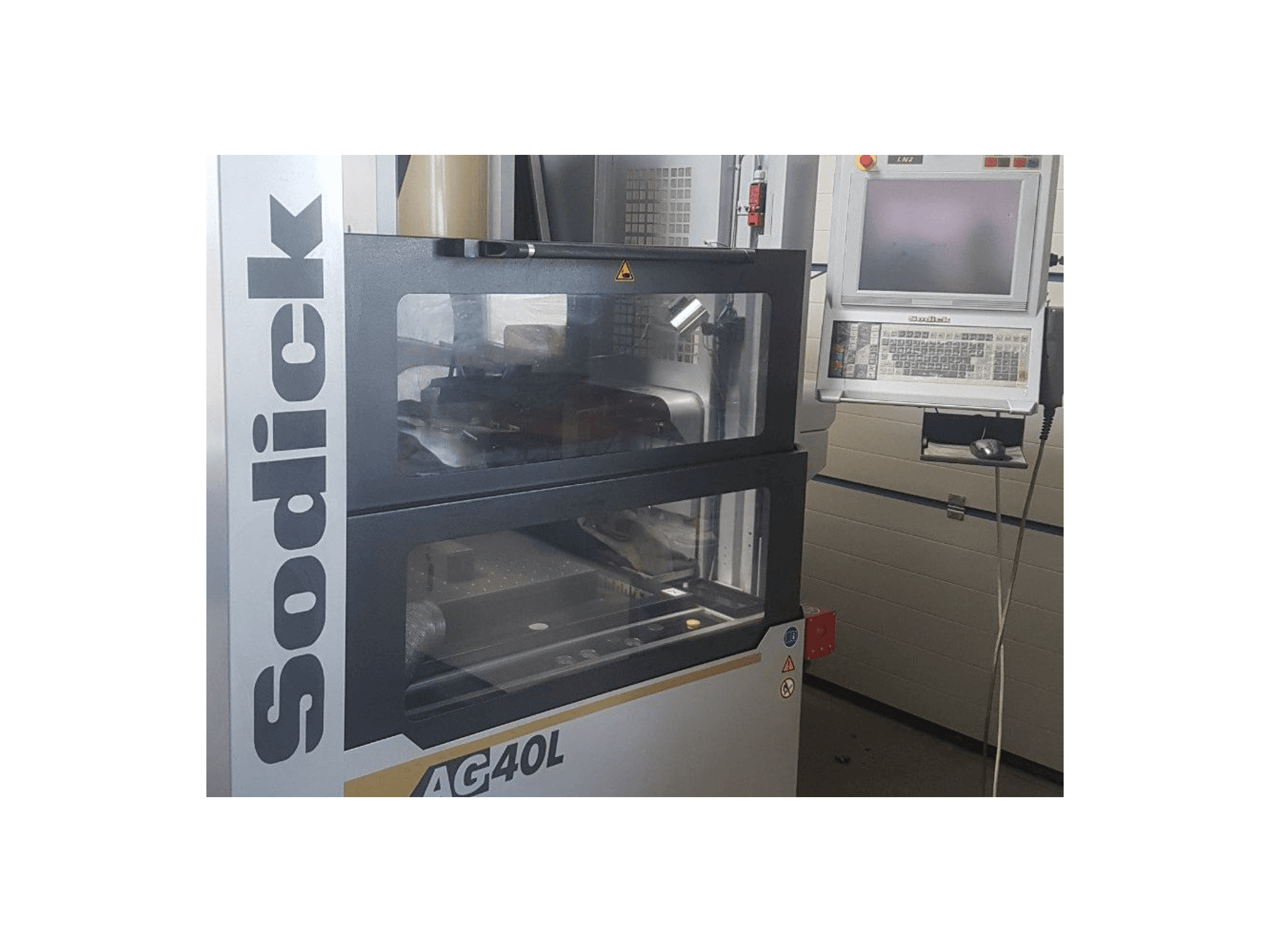 Vooraanzicht van Sodick AG40L machine