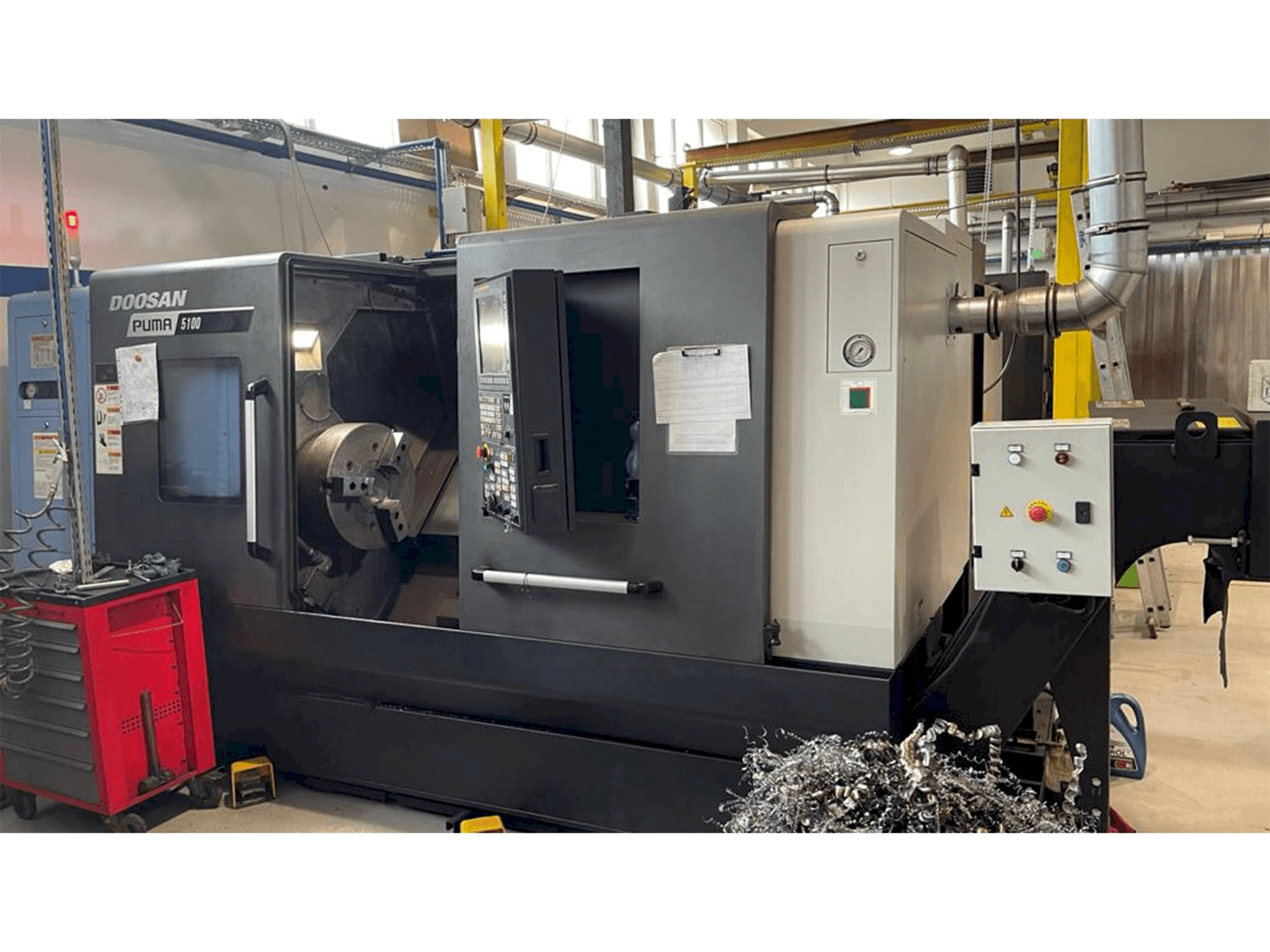 Vooraanzicht van Doosan Puma 5100B machine