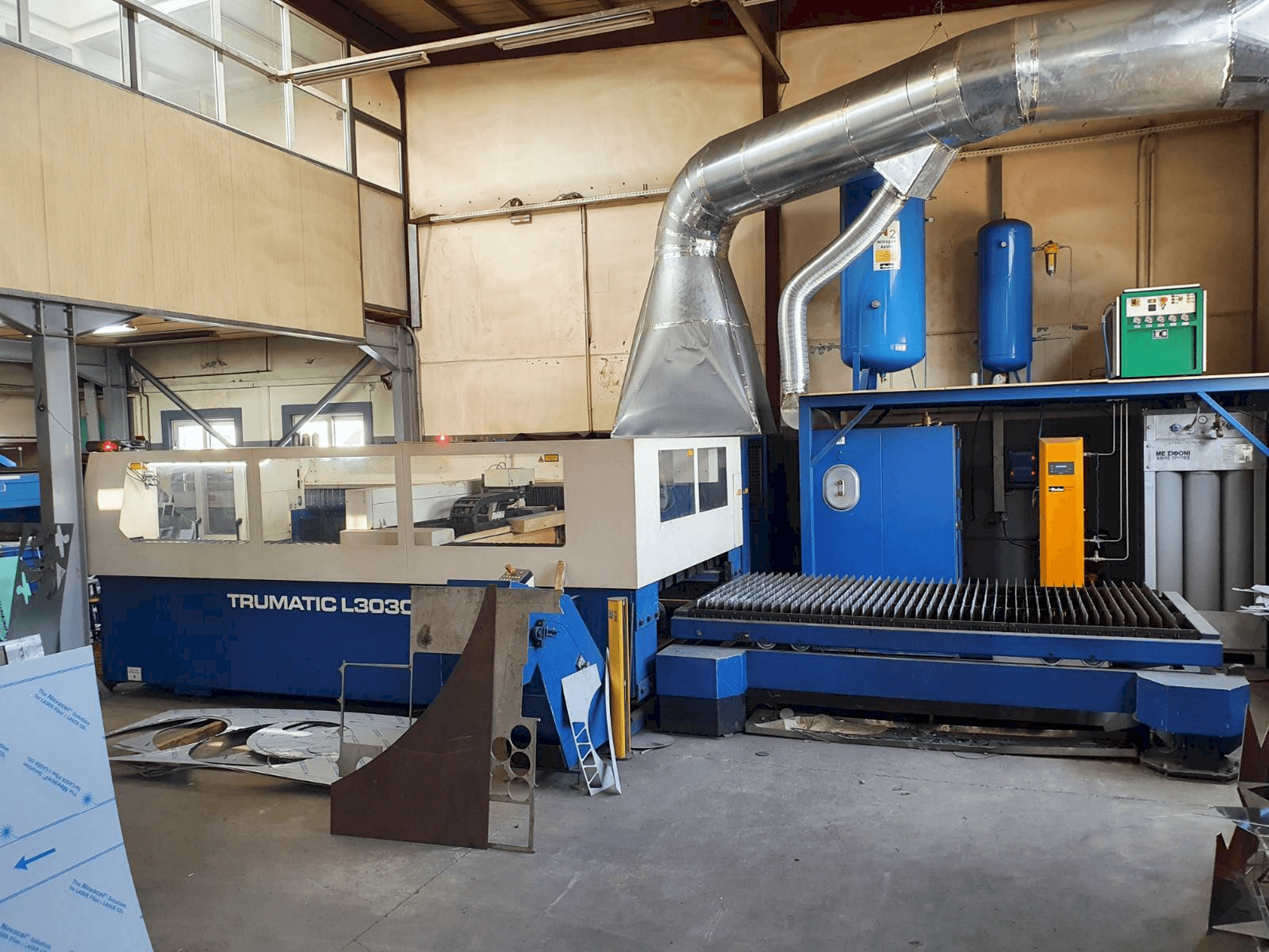 Vooraanzicht van Trumpf Trumatic L3030 machine