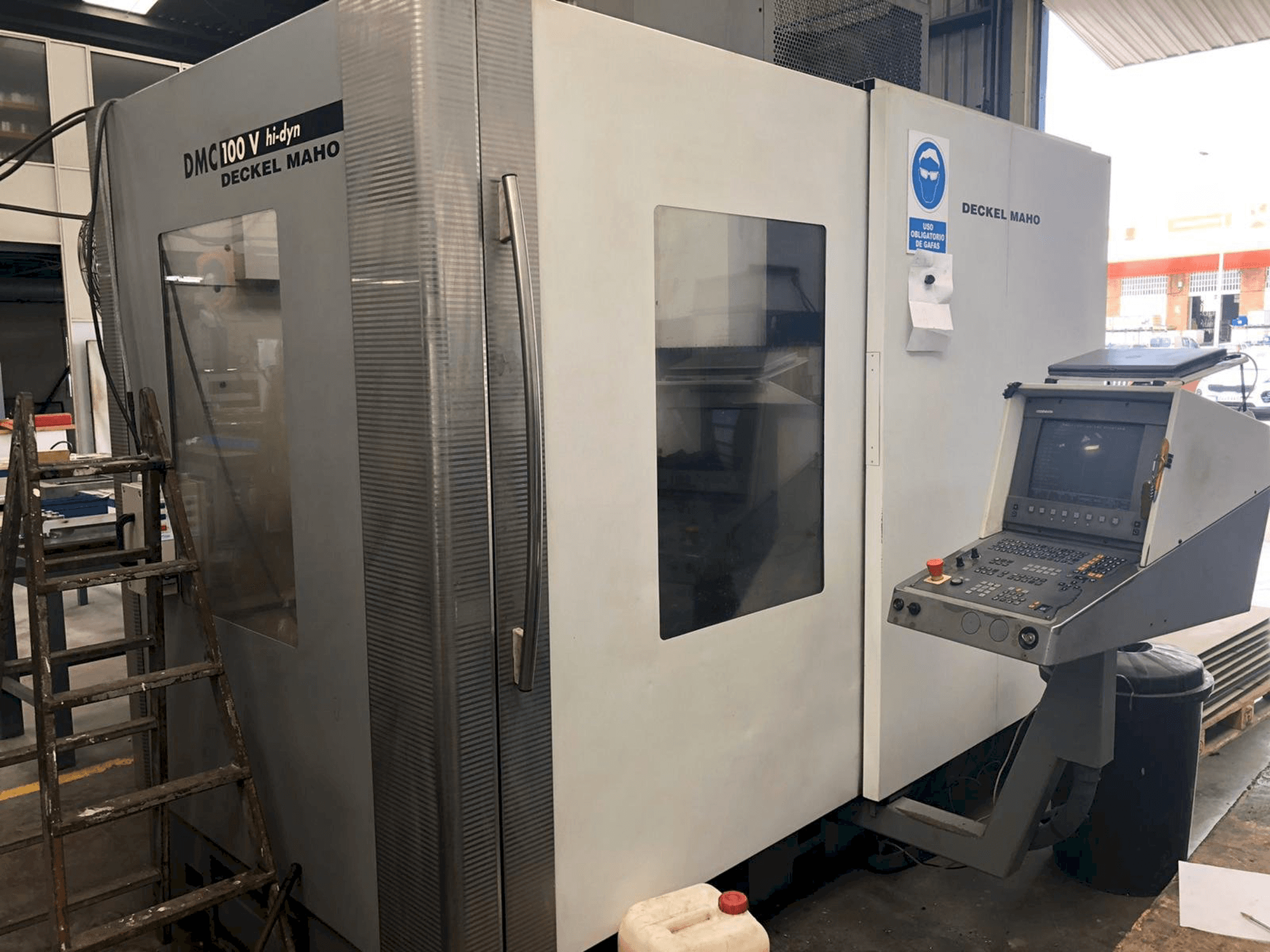 Vooraanzicht van DECKEL MAHO DMC 100 V Hi-dyn machine