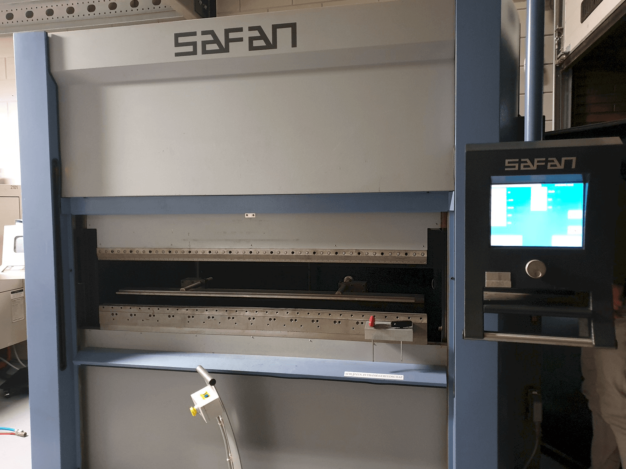 Vooraanzicht van Safan SMK 32-K-1600 machine