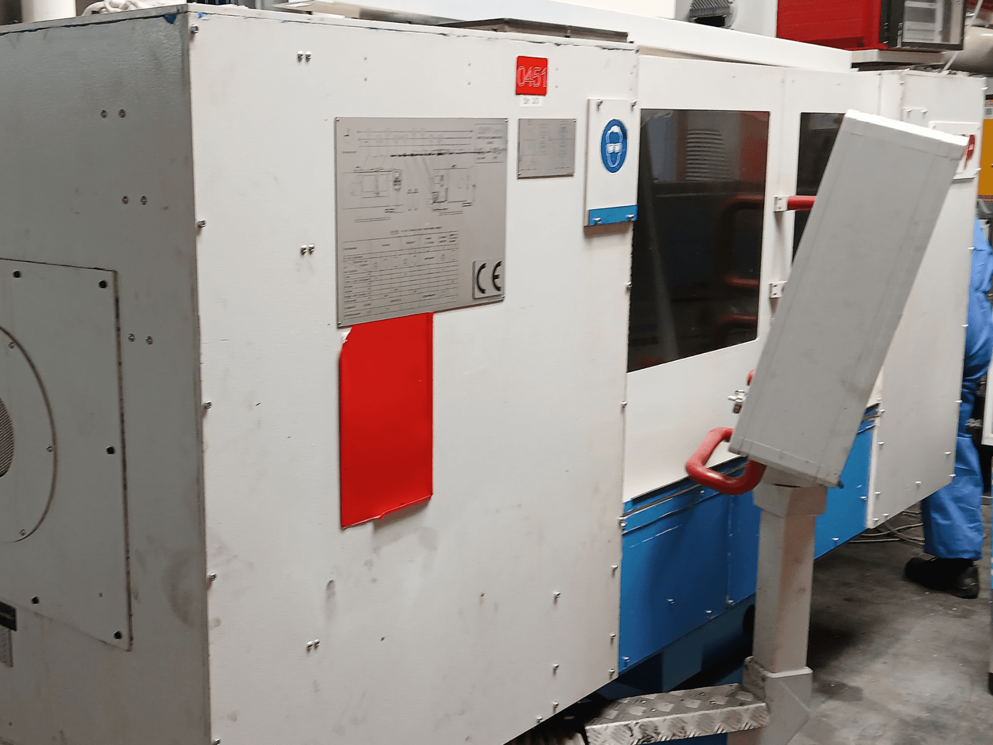 Cilindrische slijpmachine Kapp RNS 55, zijaanzicht met bedieningspaneel en veiligheidsvoorzieningen.