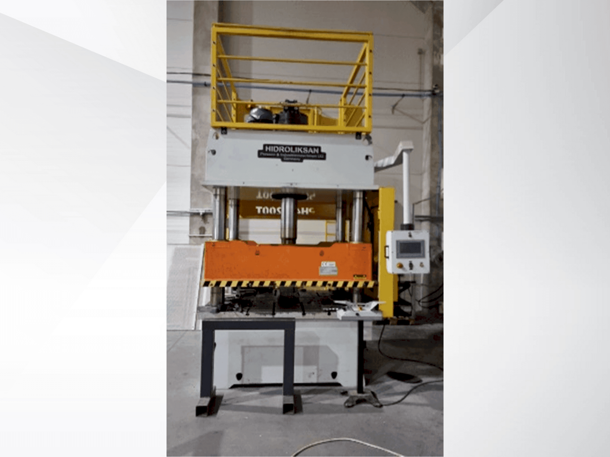 Vooraanzicht van HIDROLIKSAN PH4C 200T machine