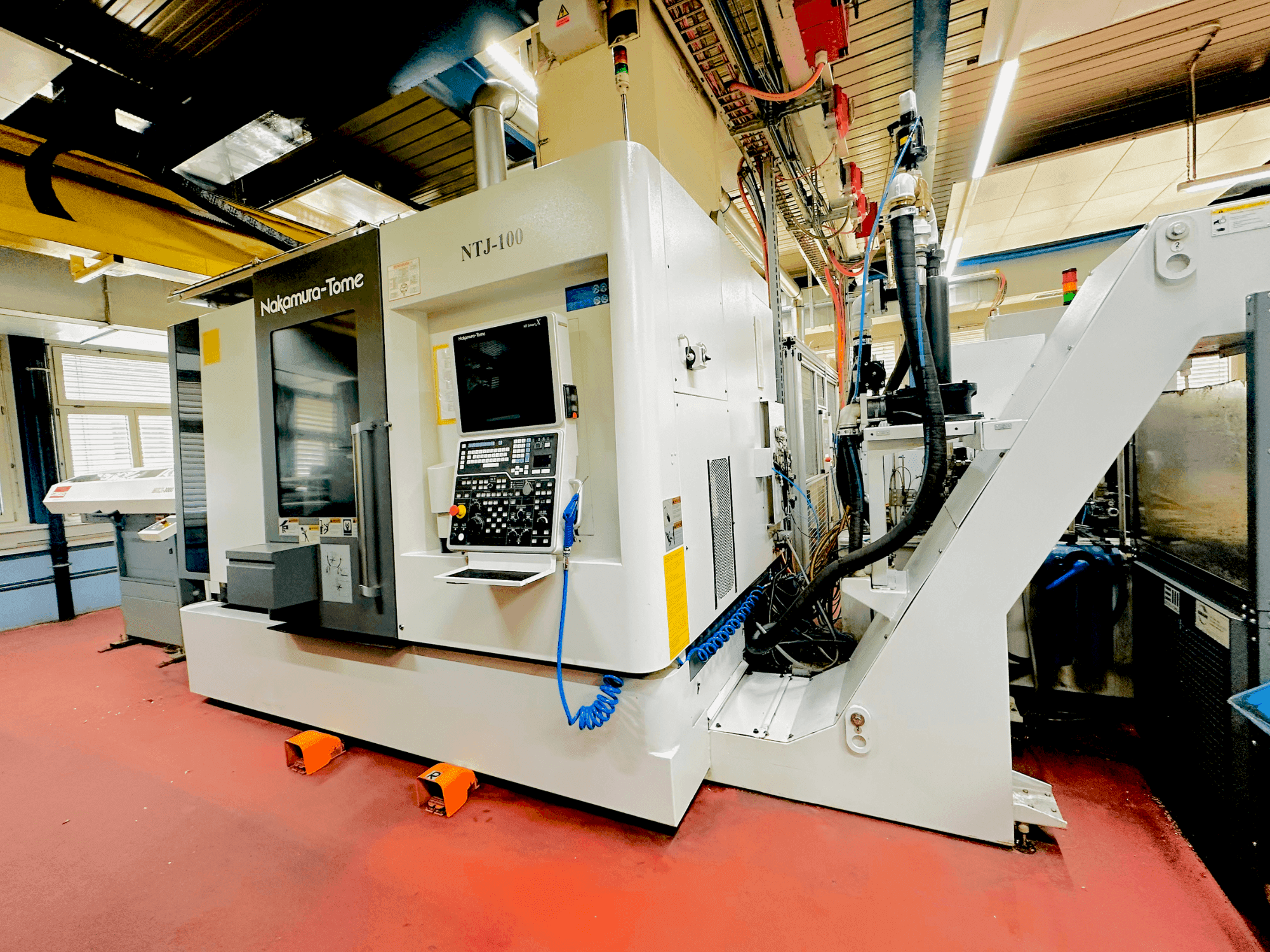 Vooraanzicht van NAKAMURA NTJ100 machine