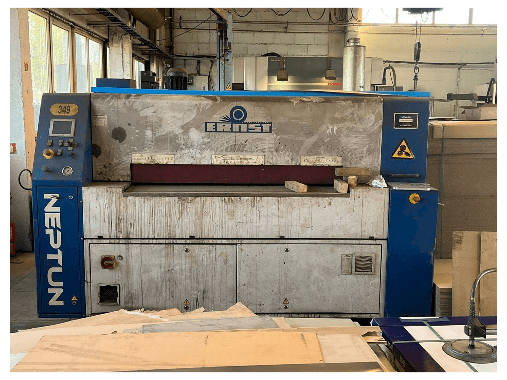 Vooraanzicht van ERNST Neptun E/B machine