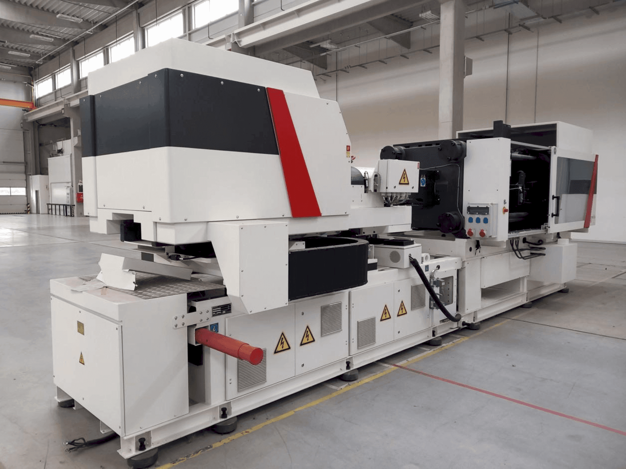 Vooraanzicht van Milacron Elektron Evo 350 machine