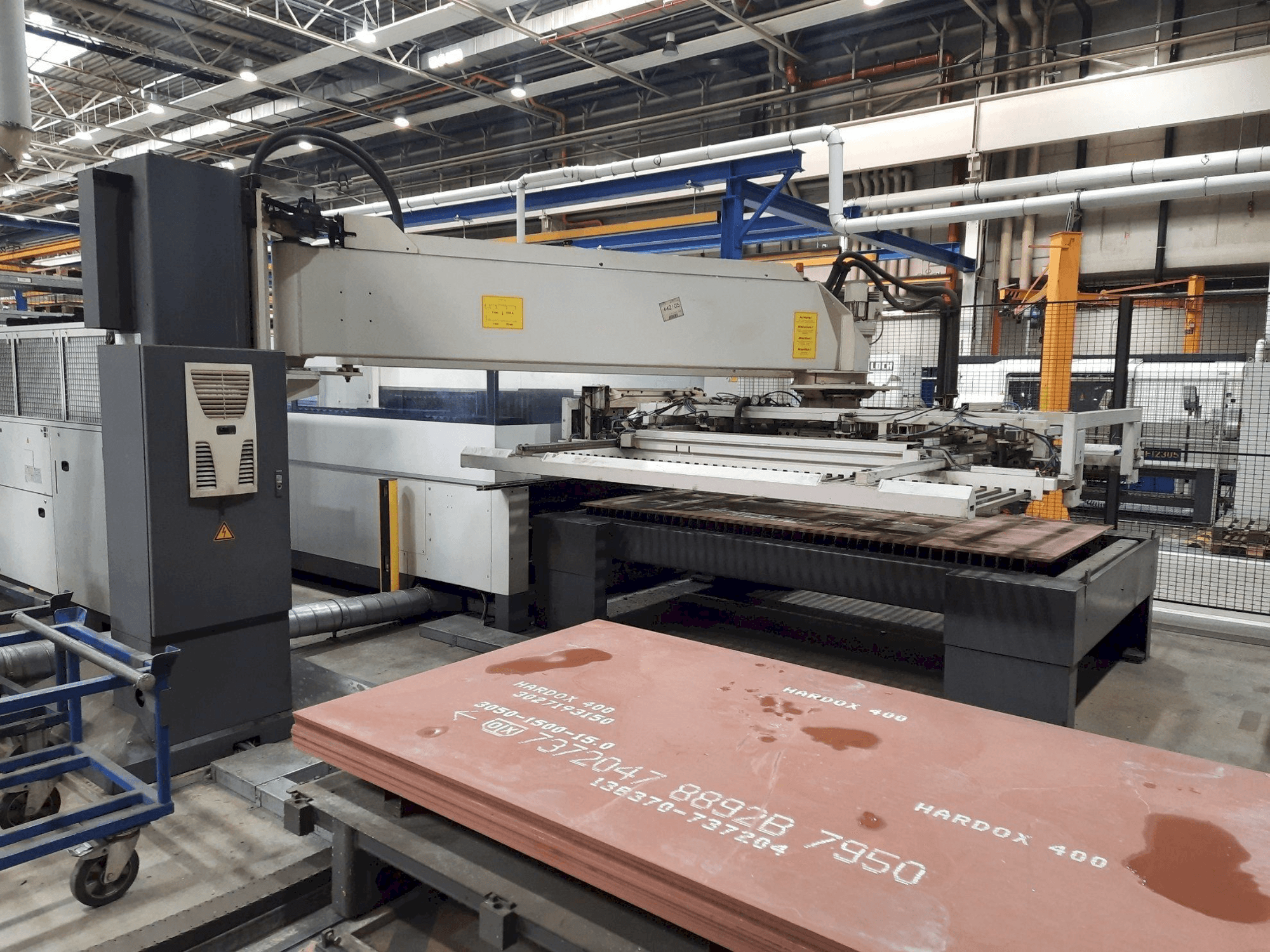 Linkerzijdeaanzicht van Trumpf L3030 machine