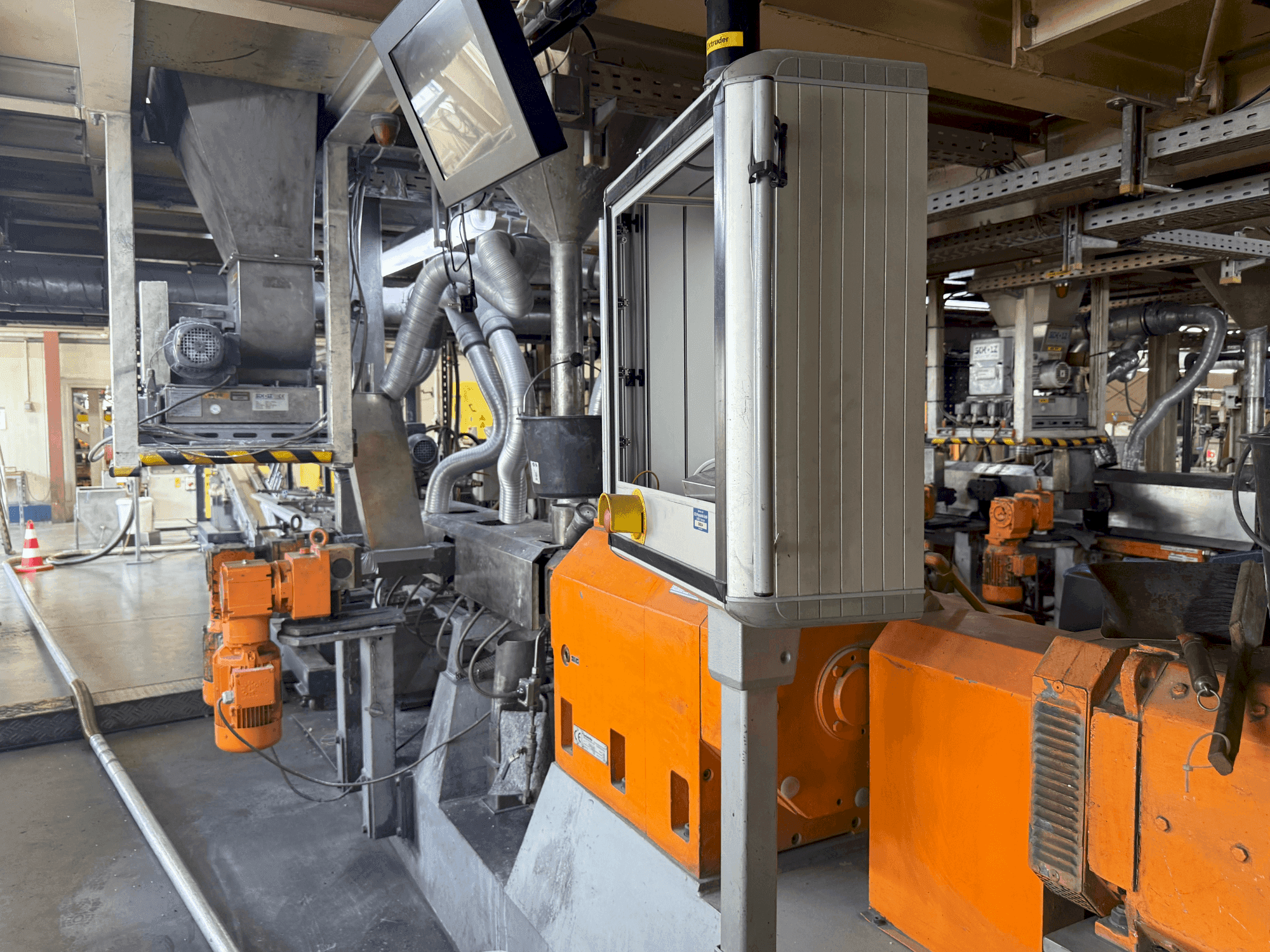 Linkerzijdeaanzicht van Leistritz ZSE 50HP-40D machine