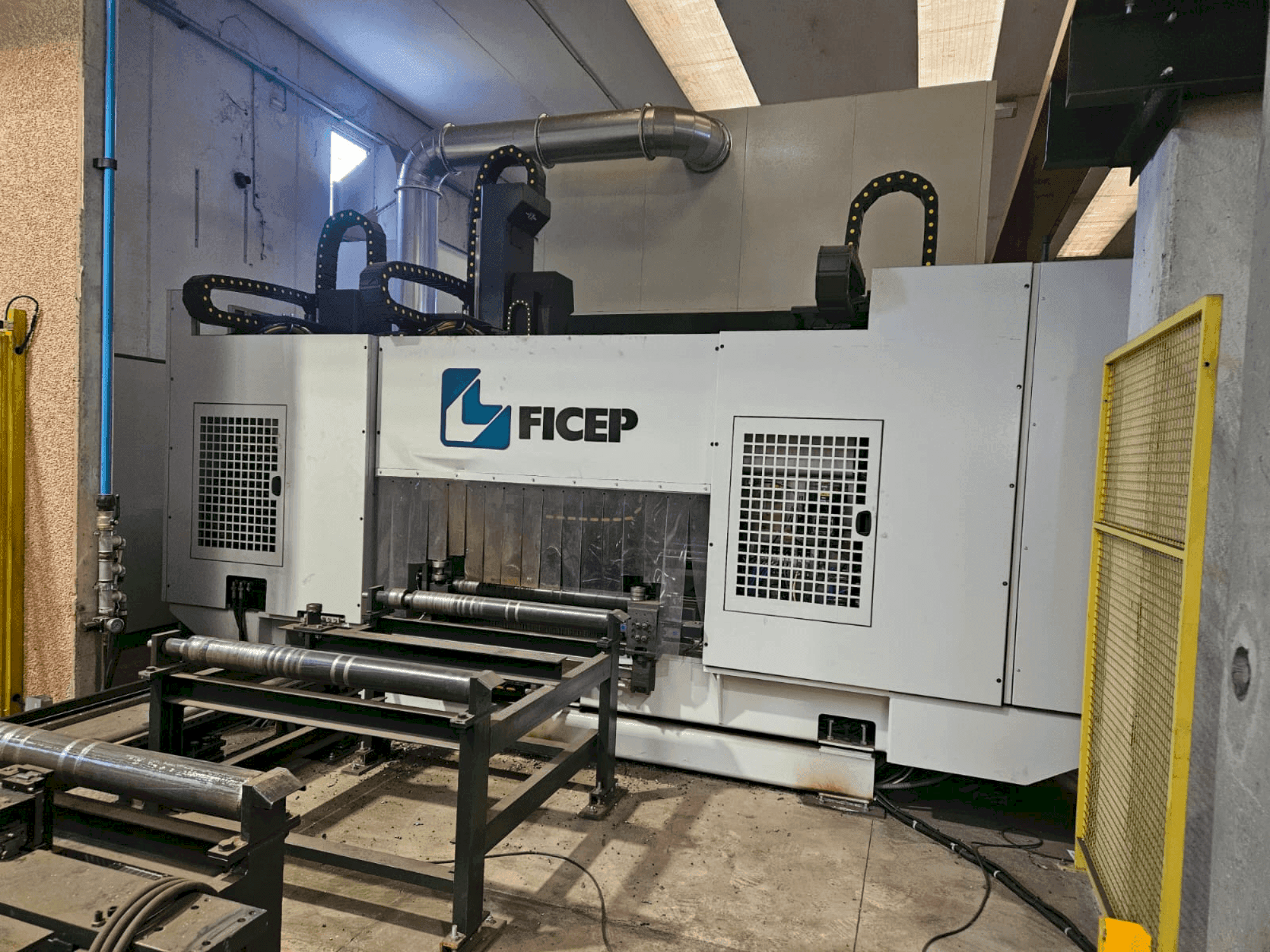 Vooraanzicht van FICEP VALIANT 1004 VLFRC machine