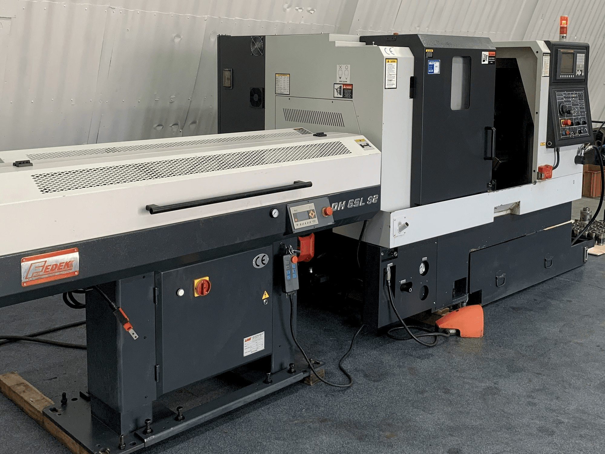 Vooraanzicht van Leadwell T-6 machine