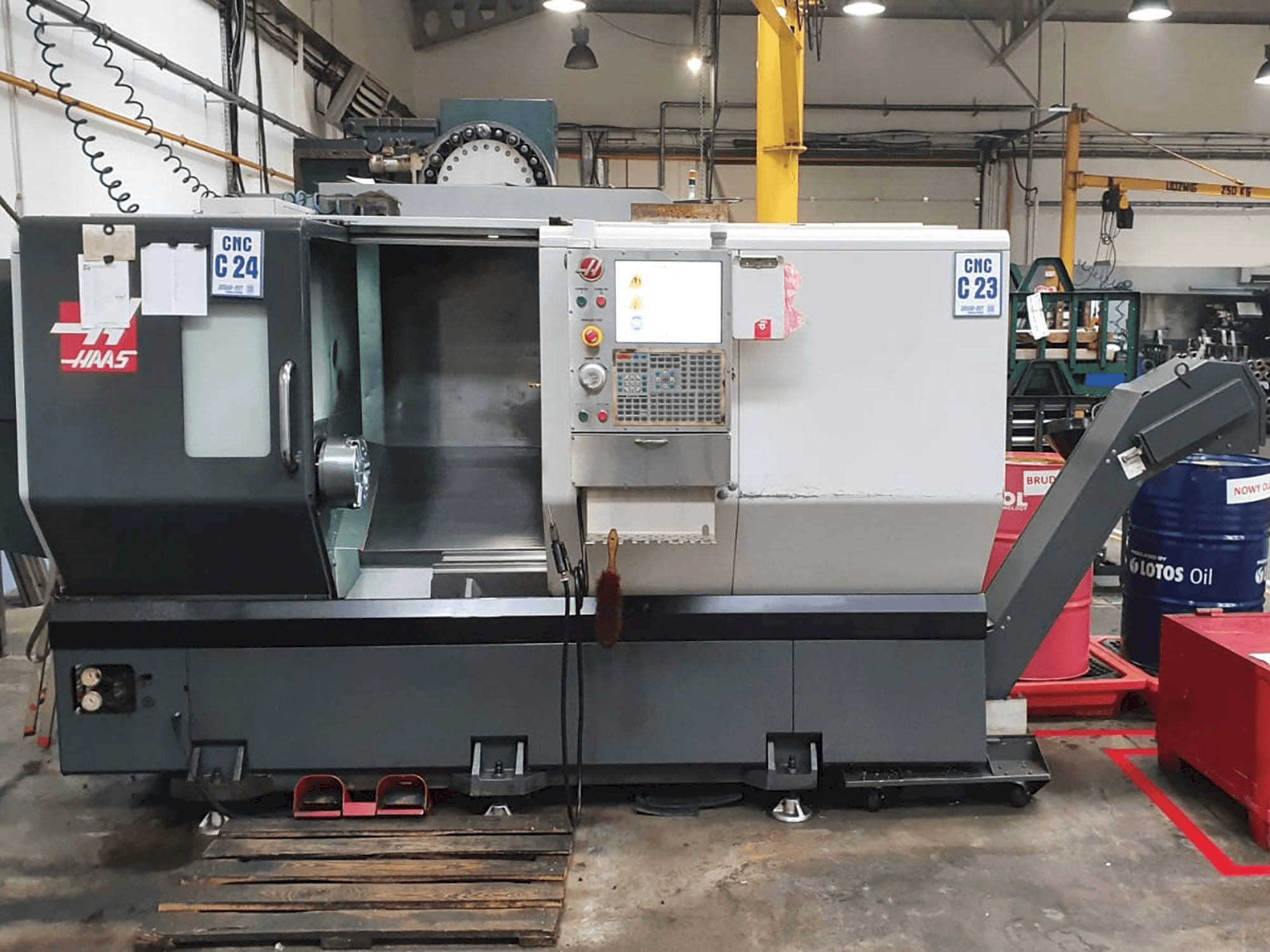 Vooraanzicht van HAAS ST-30 machine