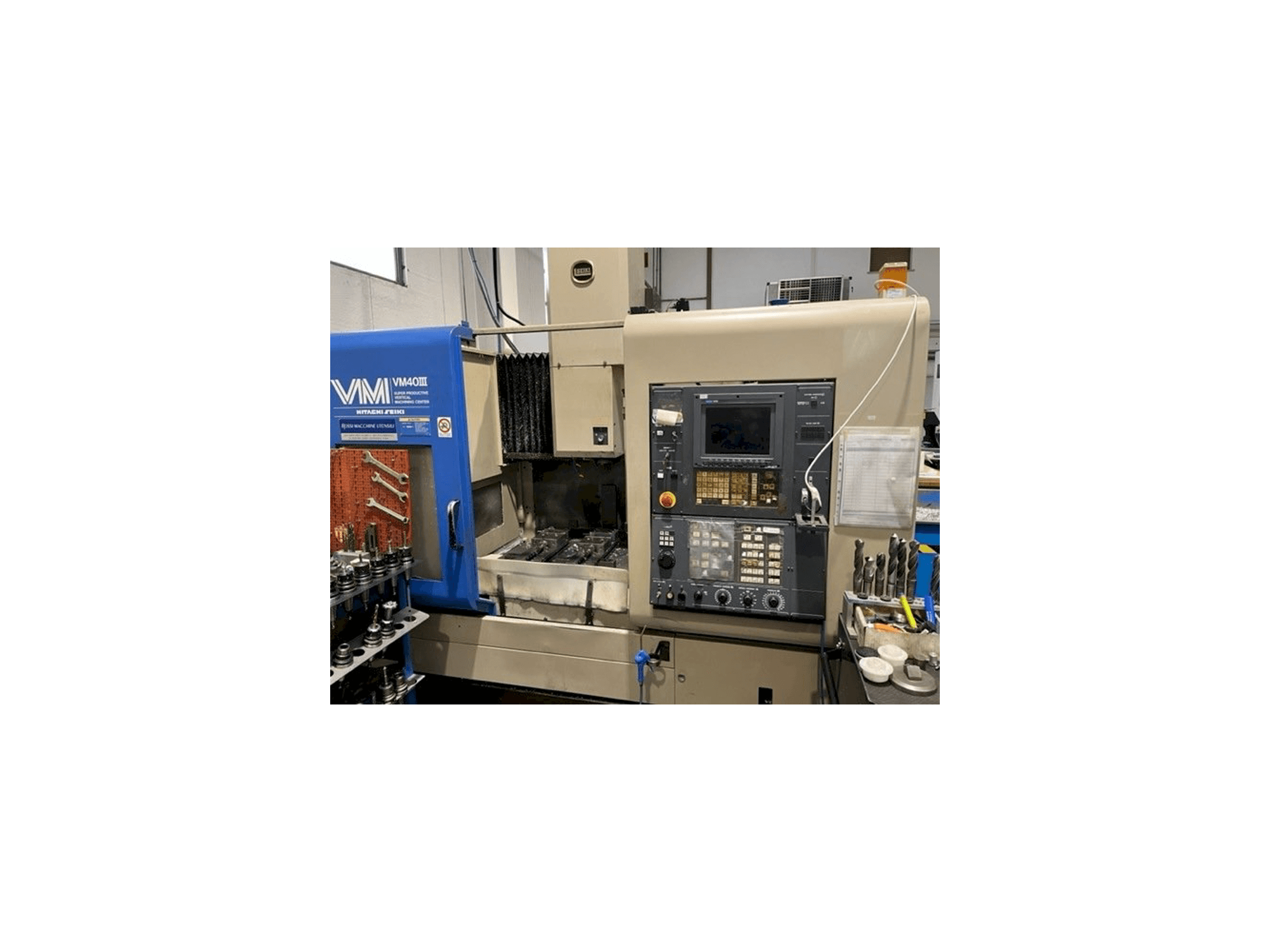 Vooraanzicht van HITACHI SEIKI VM40 machine