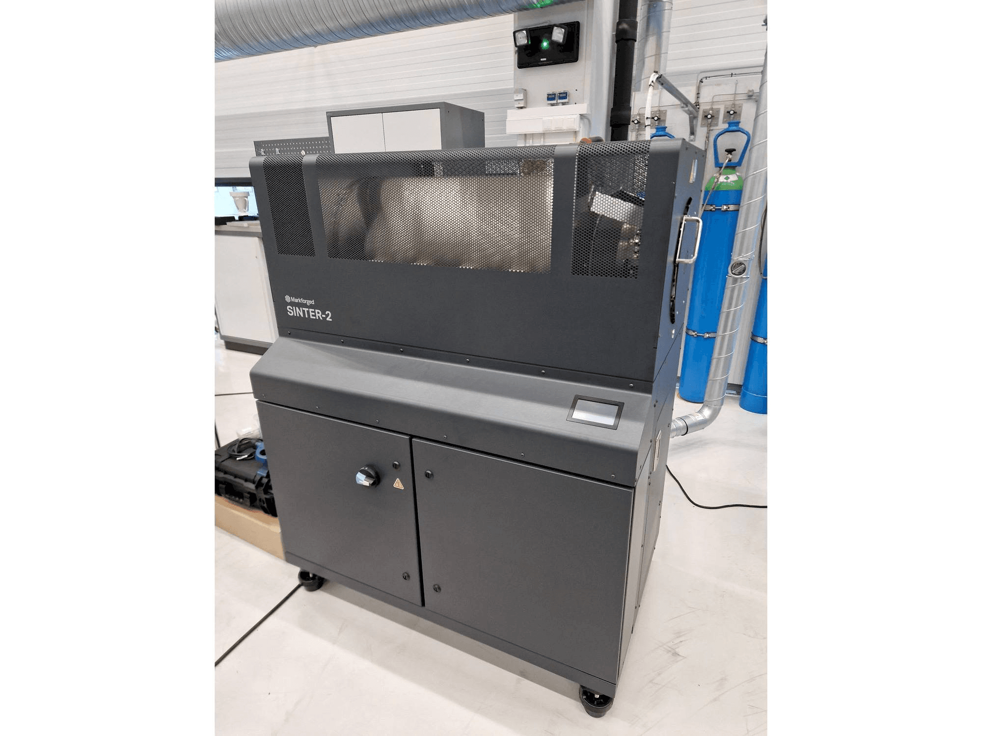 Vooraanzicht van MARKFORGED Metal X machine