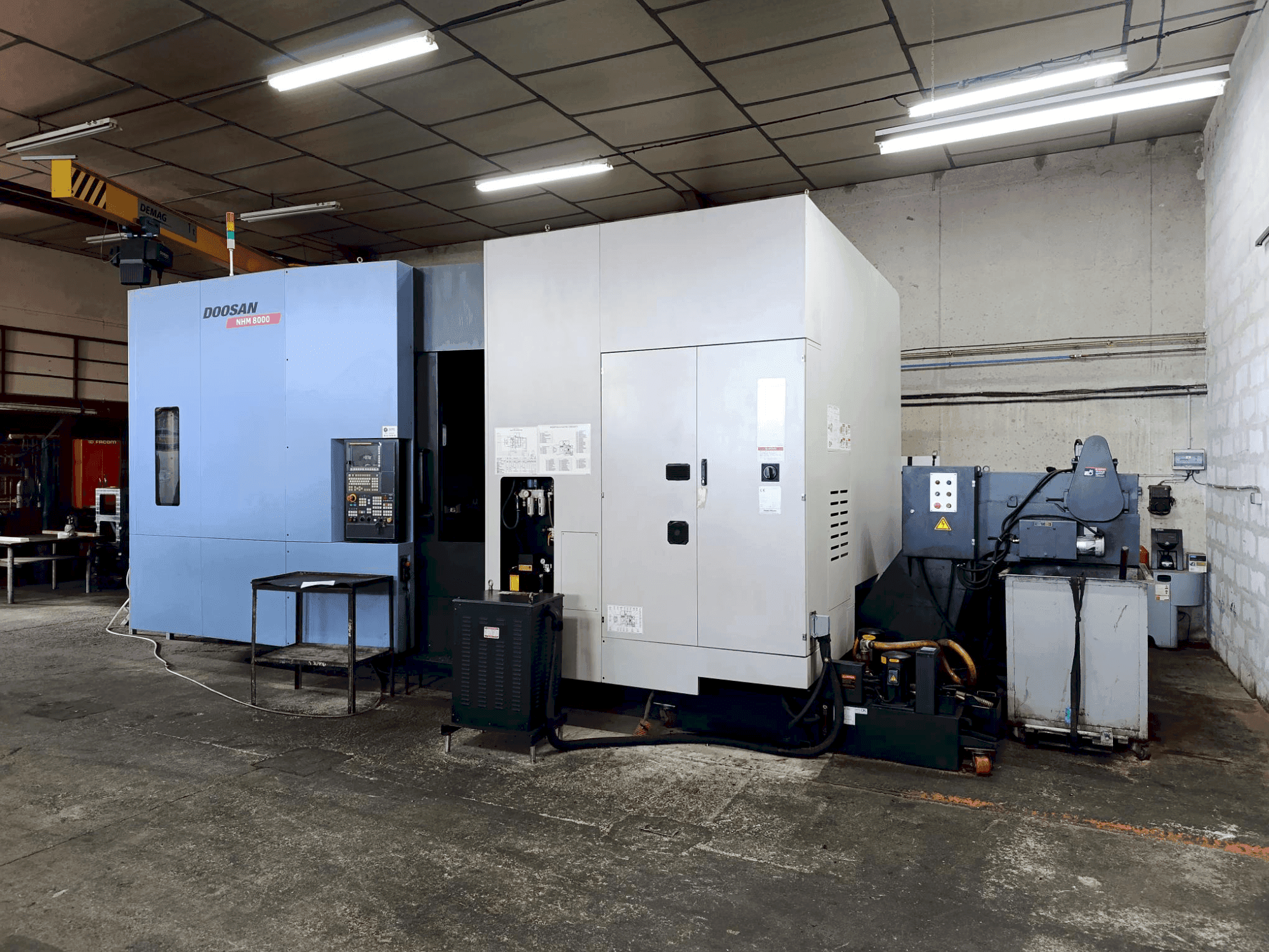 Vooraanzicht van DOOSAN HM 8000 machine