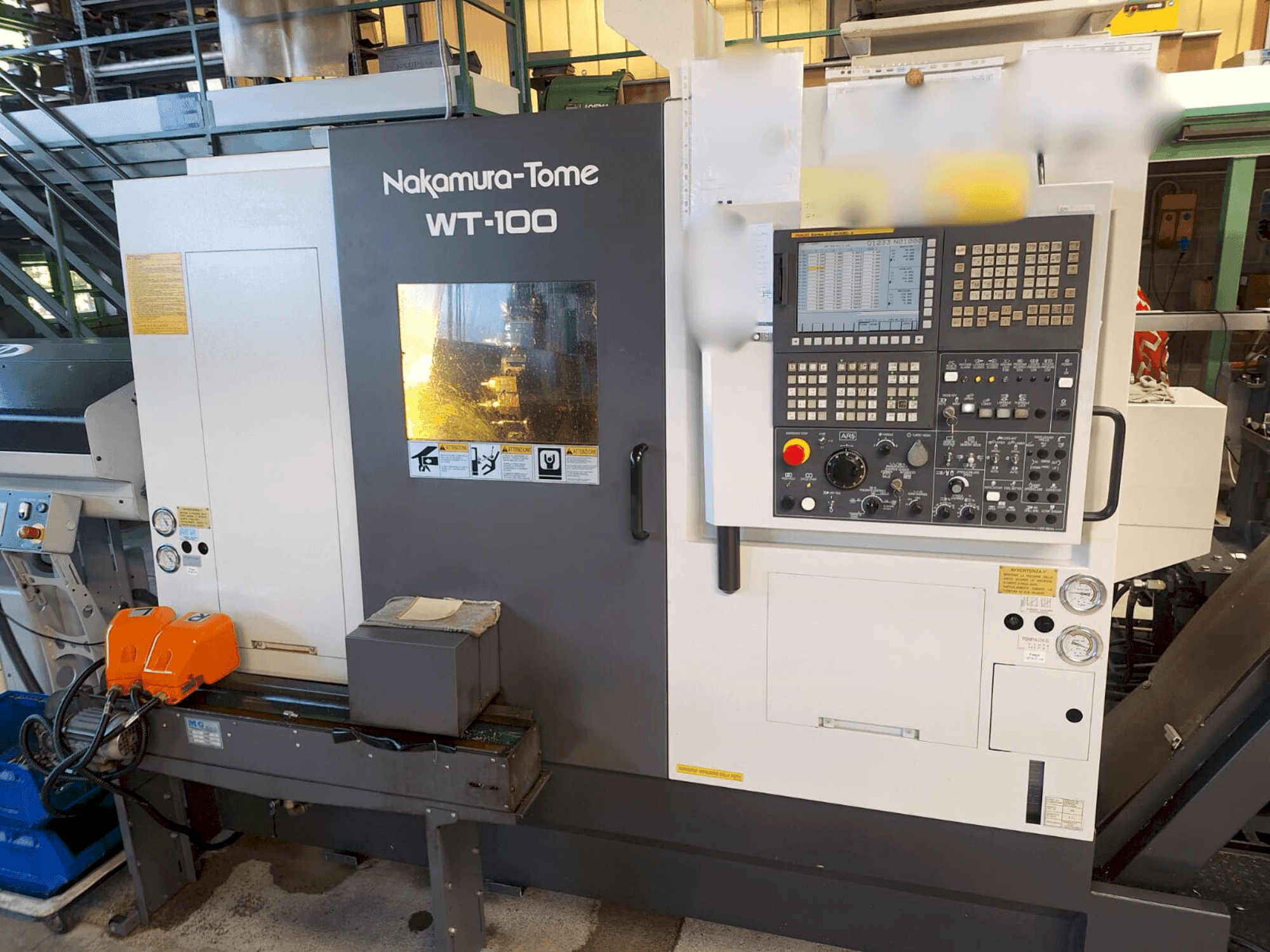 Vooraanzicht van NAKAMURA-TOME WT-100 machine