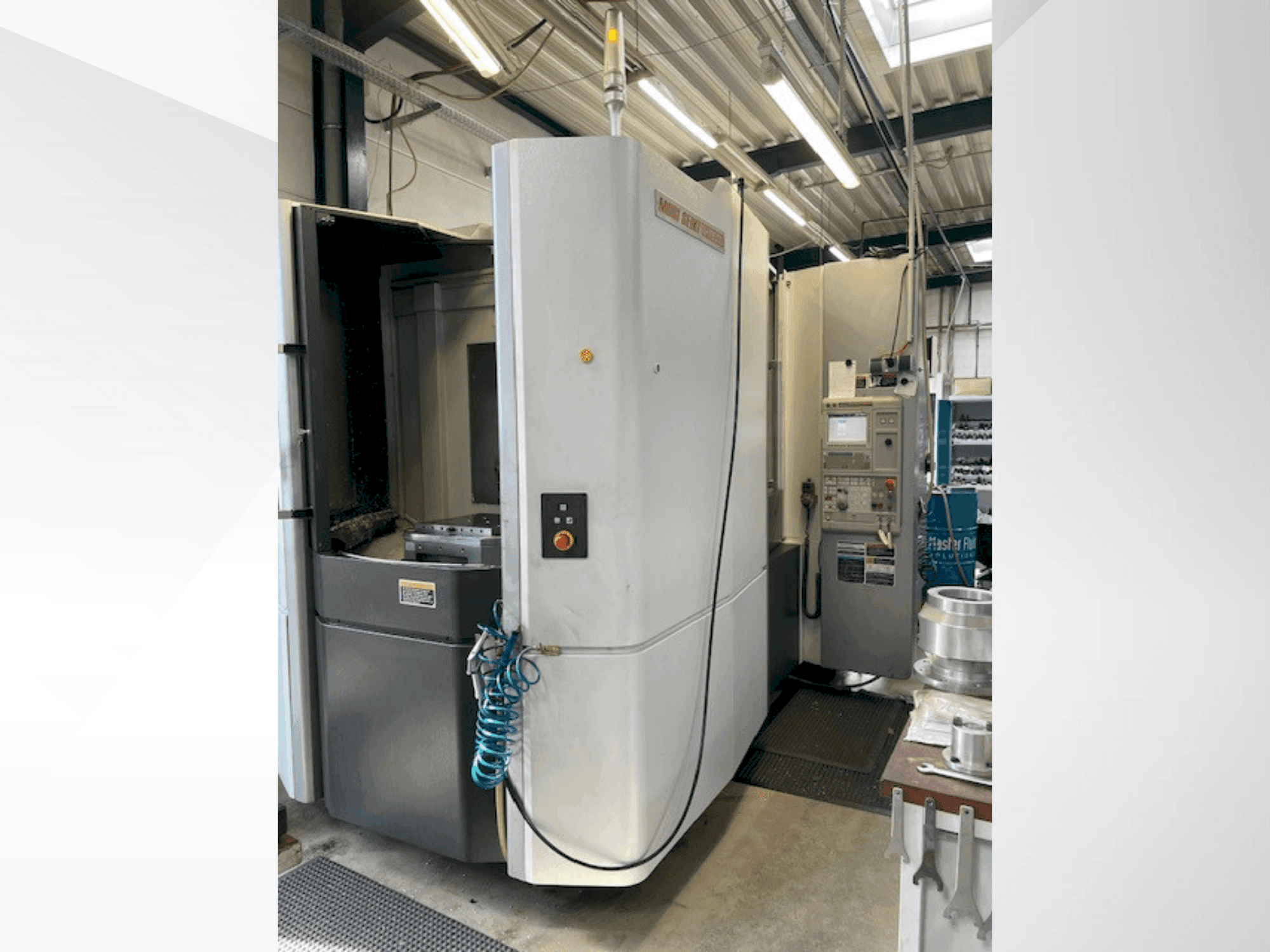 Vooraanzicht van MORI SEIKI NHX5 000 machine