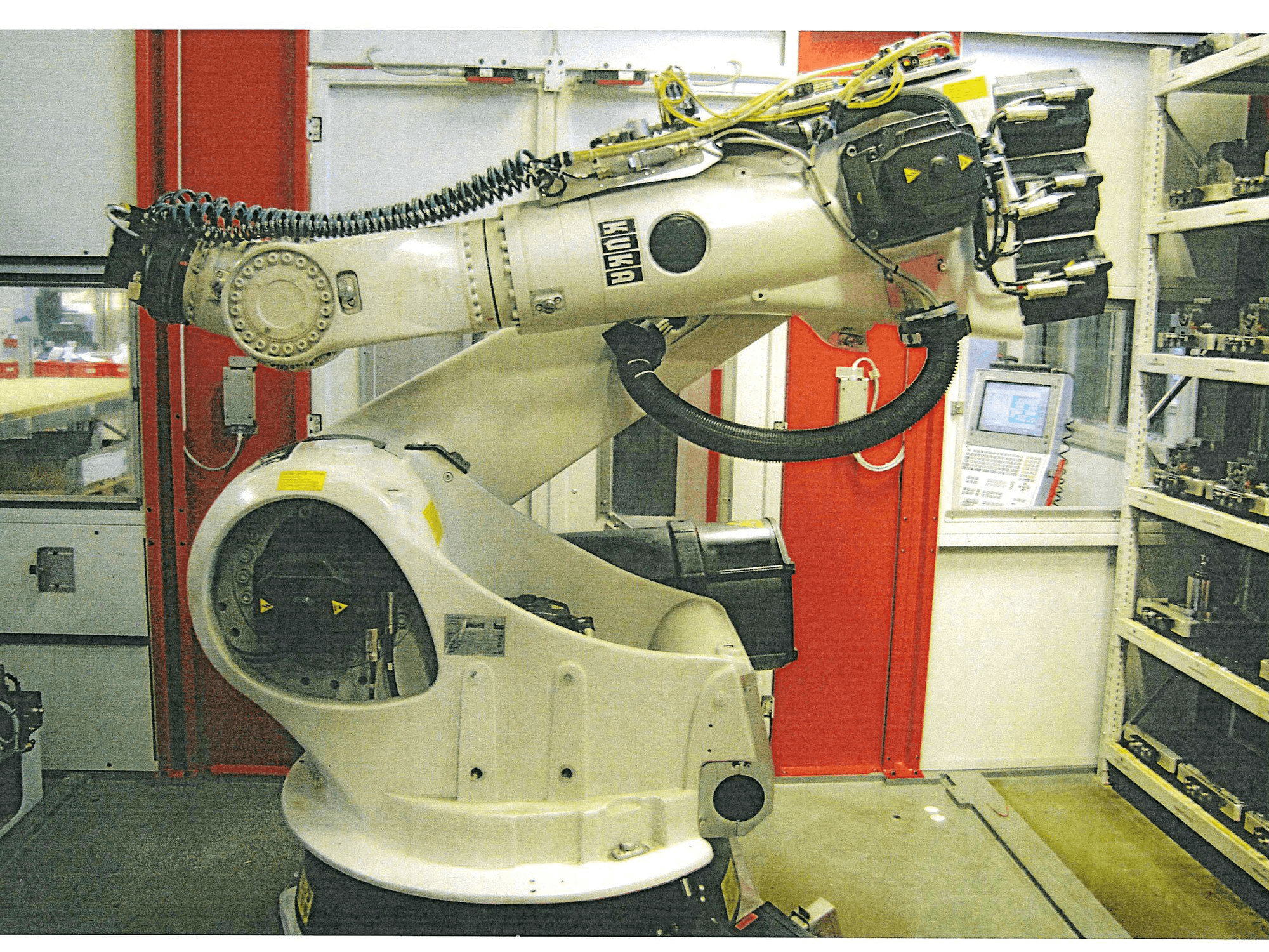 Linkerzijdeaanzicht van KUKA KR 150-2 2000 machine