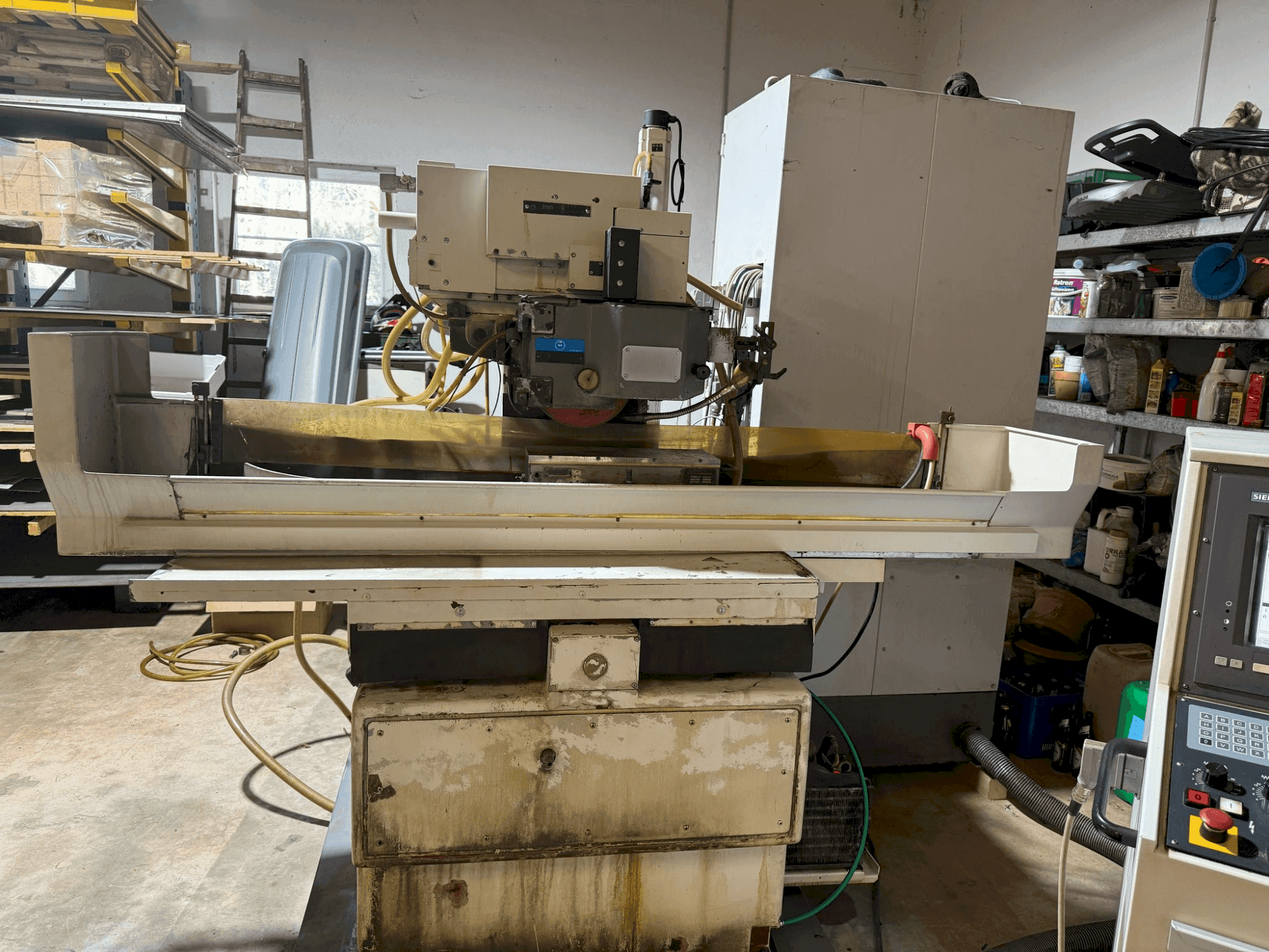 Vooraanzicht van JUNG J 525C machine