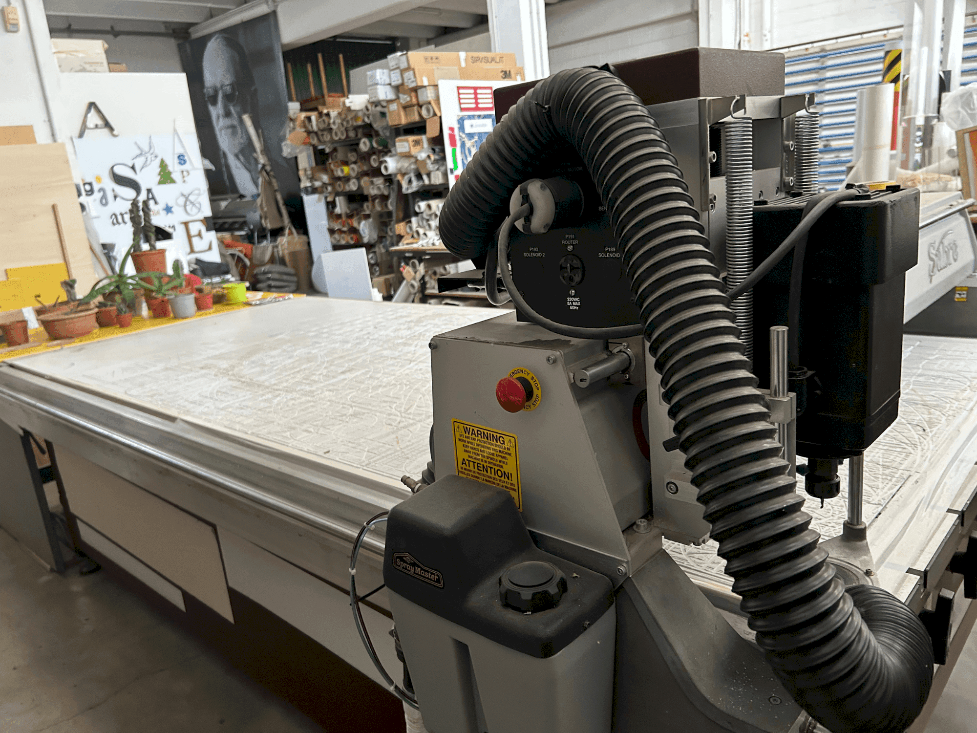 Vooraanzicht van Gerber Sabre 408 machine