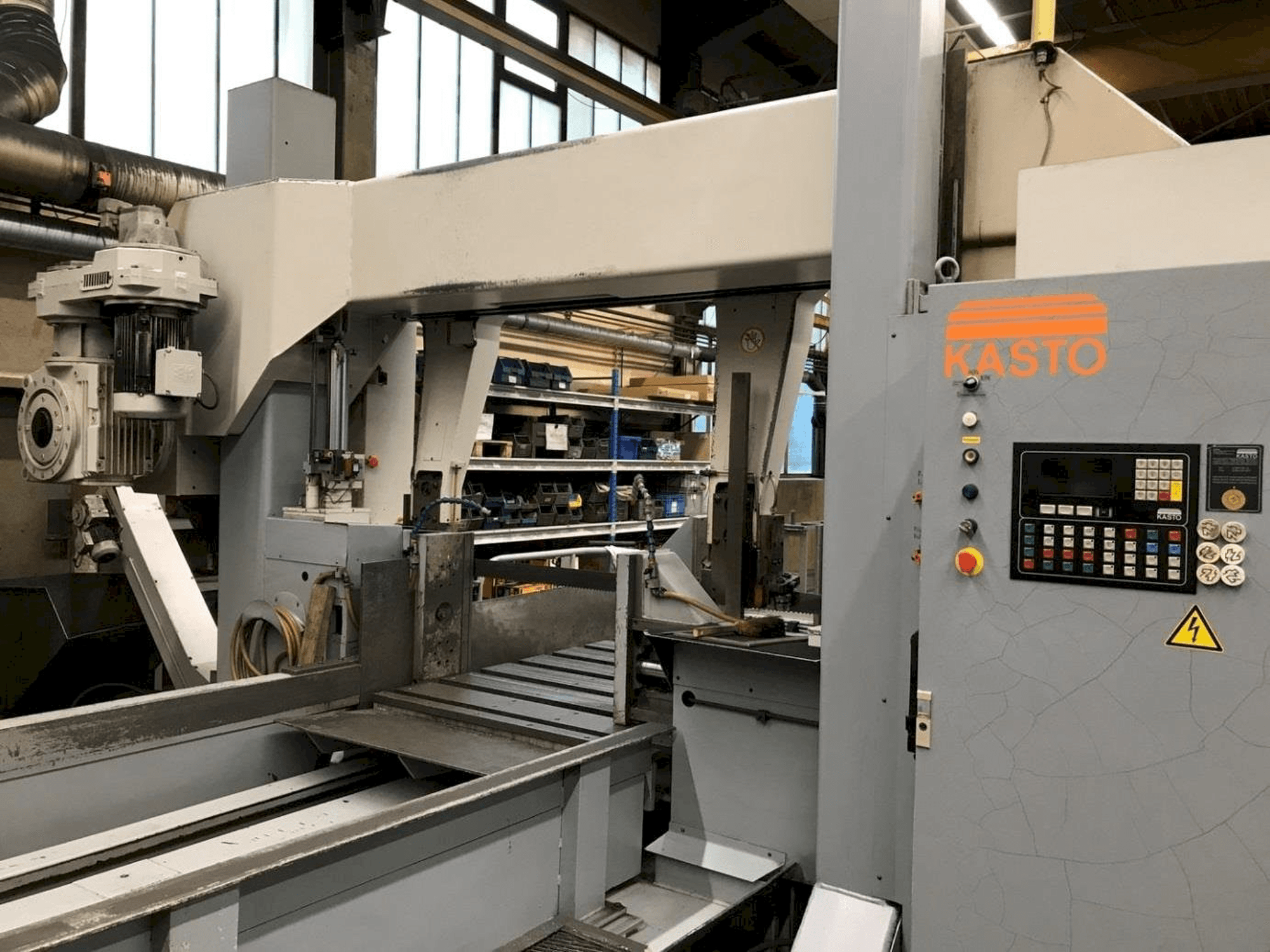 Vooraanzicht van KASTO HBA 1060/1260AU machine