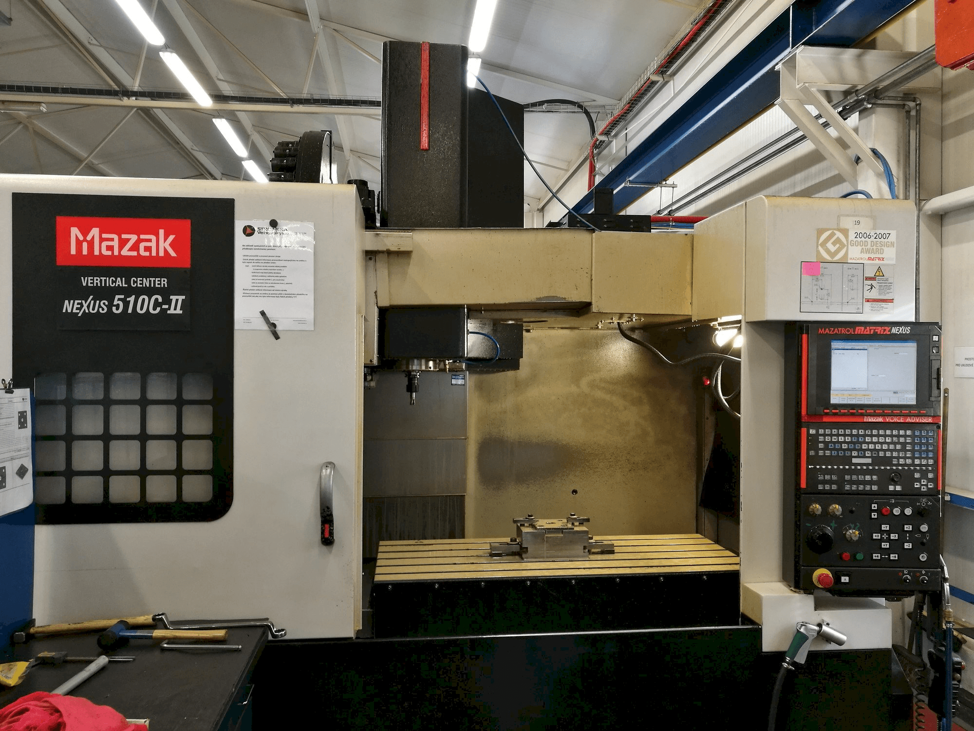 Vooraanzicht van Mazak VC Nexus 510C-II machine