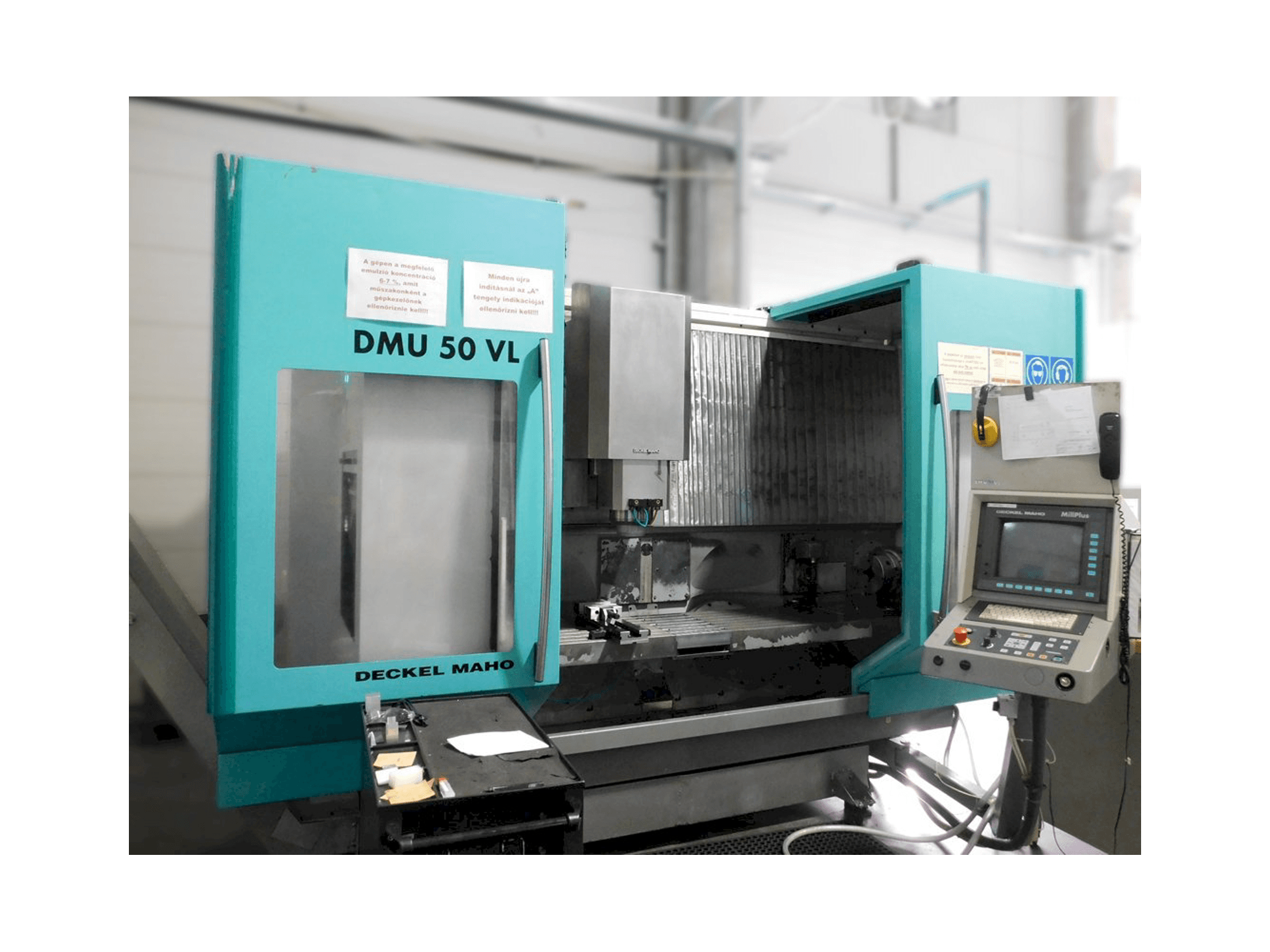 Vooraanzicht van DMG DMU 50 VL machine