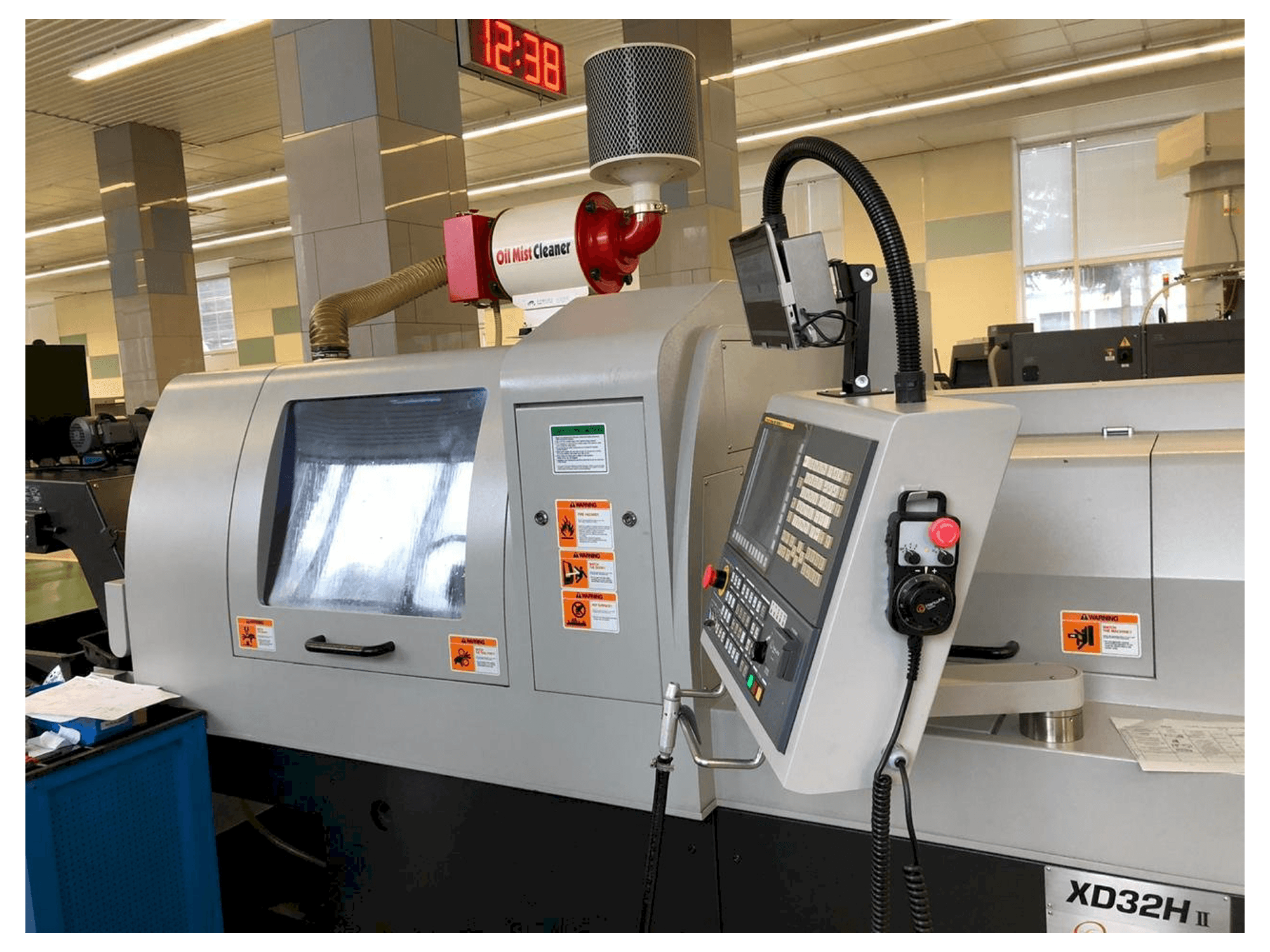 Vooraanzicht van Hanwha XD32H II machine