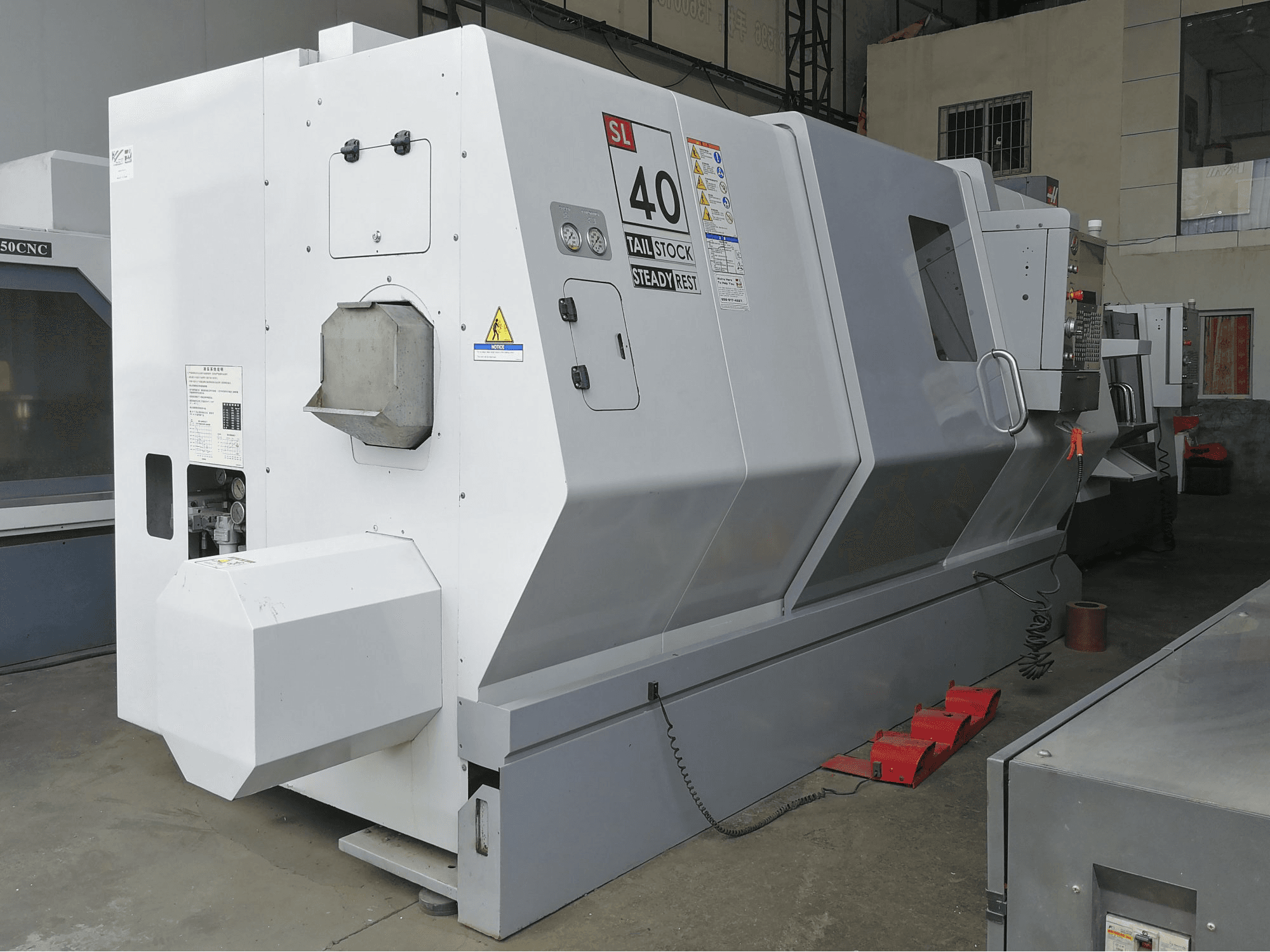 Links zicht van HAAS SL-40 machine