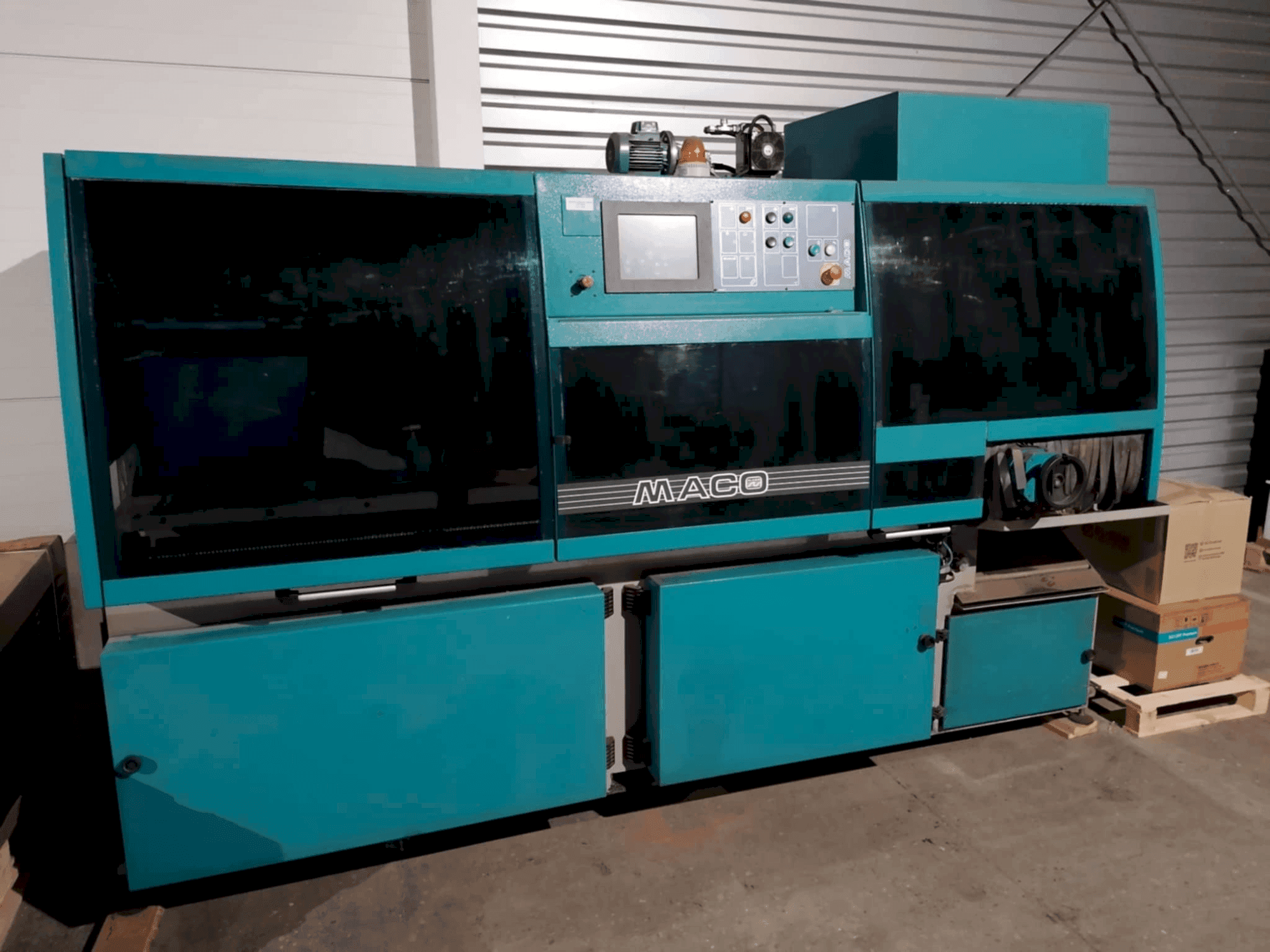 Vooraanzicht van MACO VK370 AR ALU machine