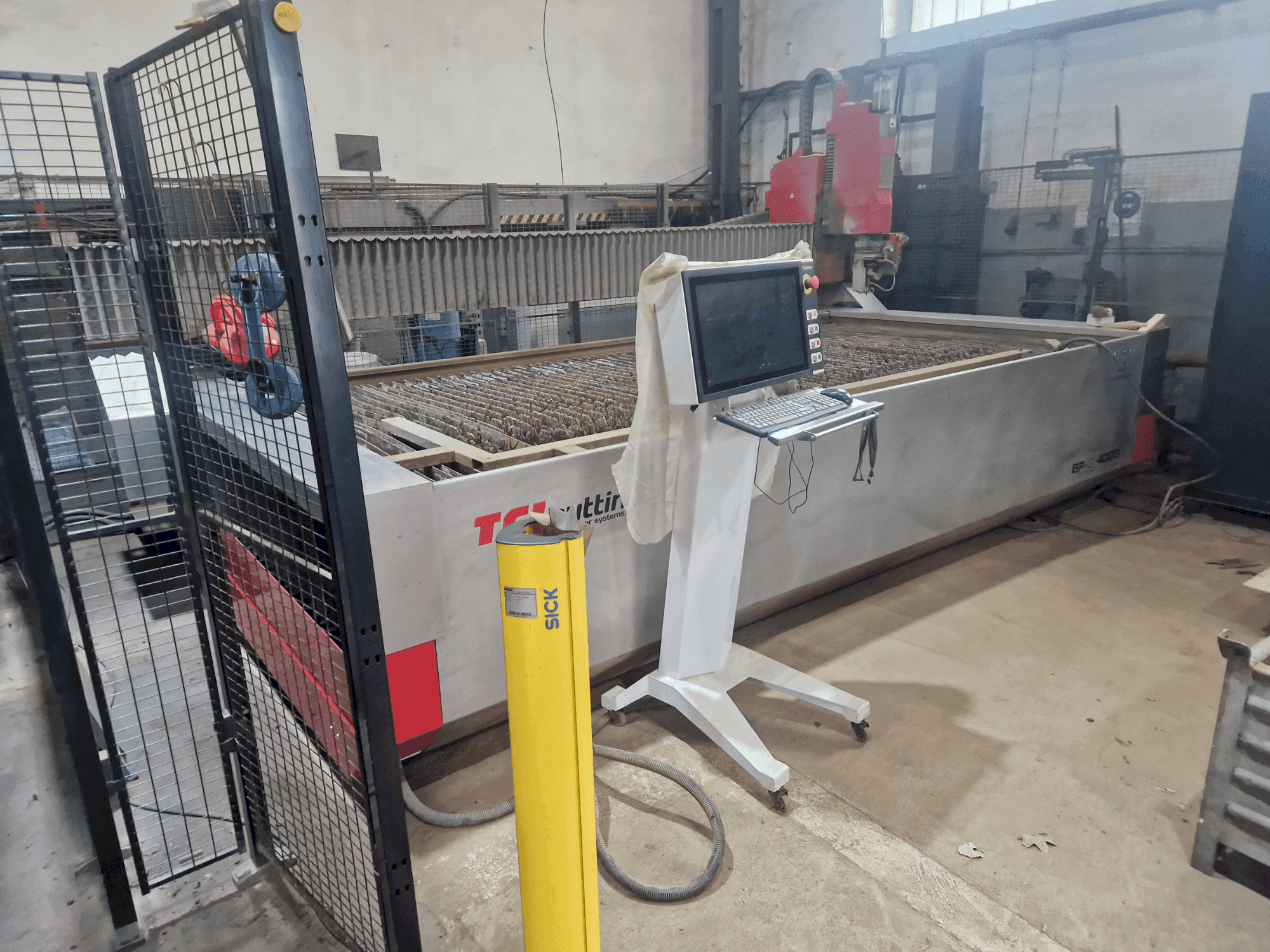 Vooraanzicht van TCI BP-C 4020 5X machine